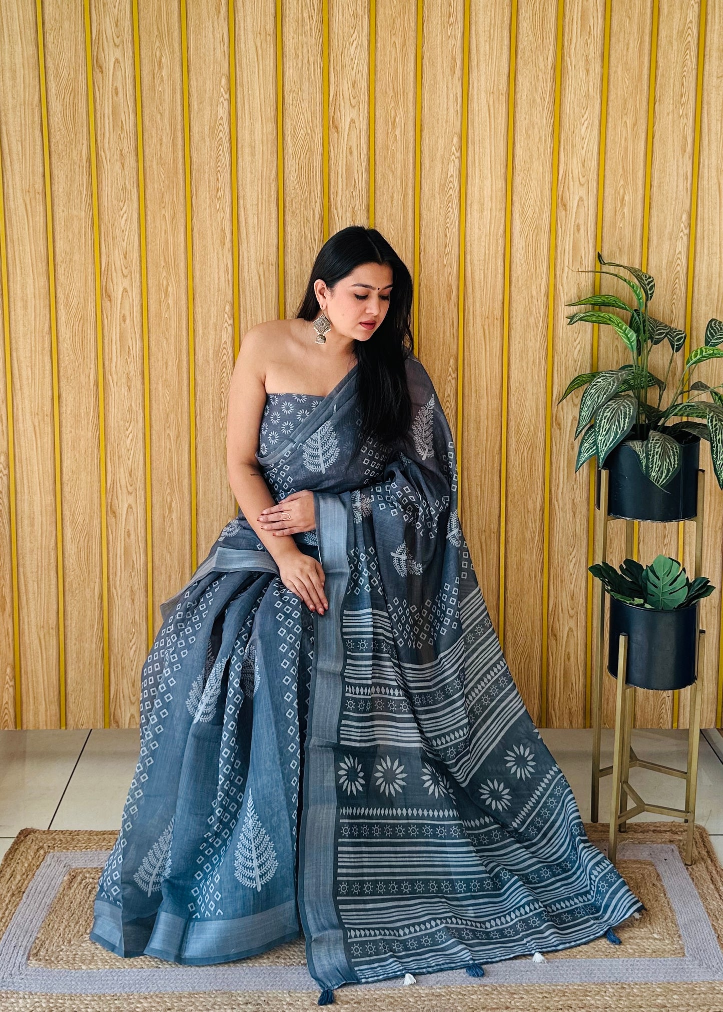 Stone Namrata Soft Linen Cotton Digital Print Sarees With Batik Print With Silver Border