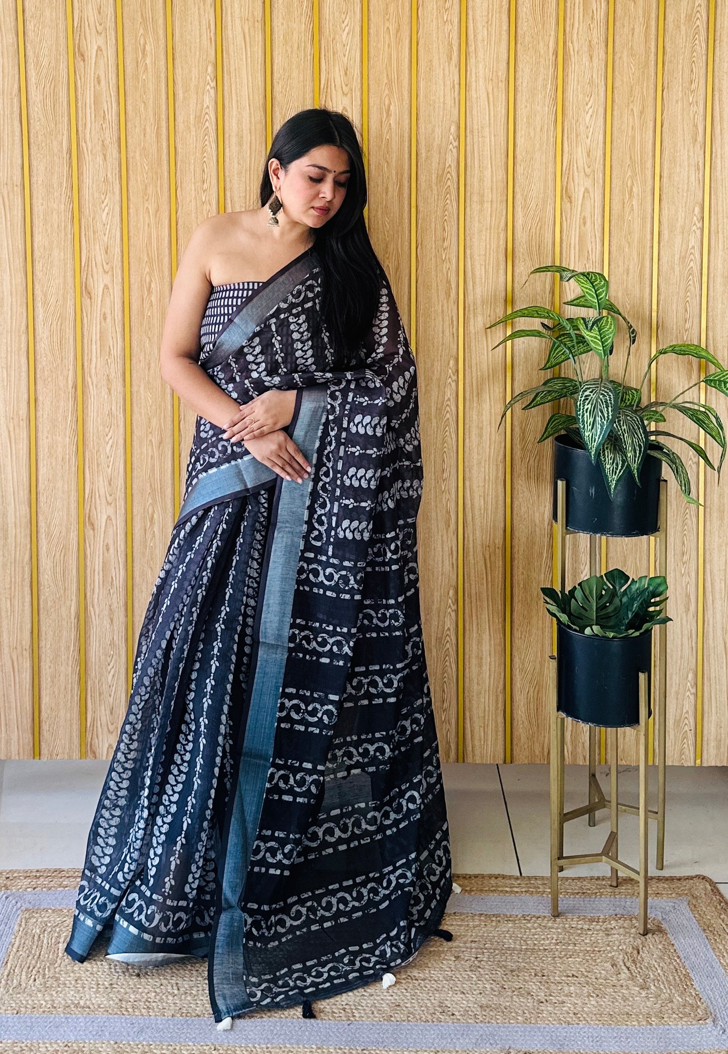 Black Aarya-3 Soft Linen Cotton Digital Print Sarees With Batik Print With Silver Border