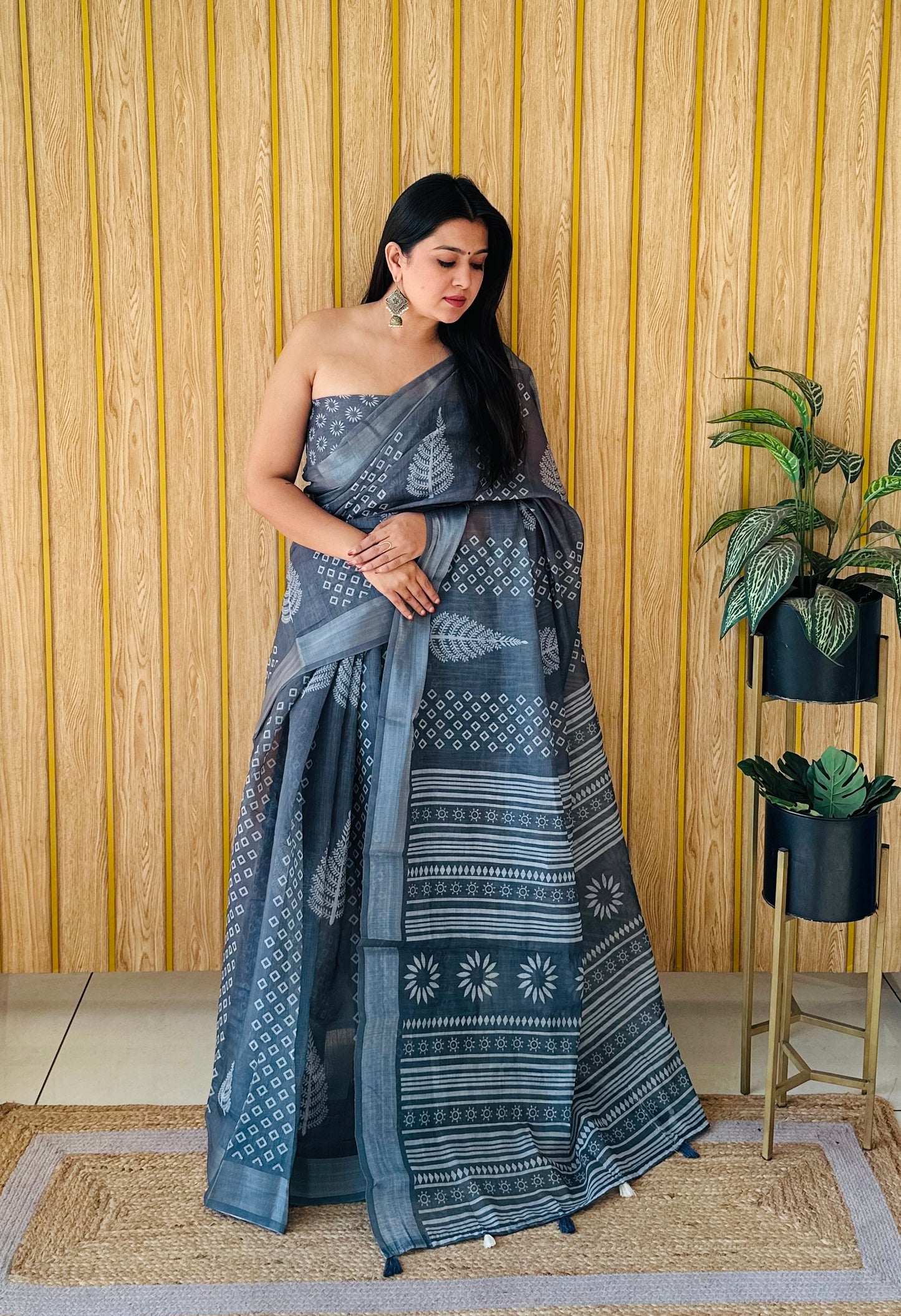 Stone Namrata Soft Linen Cotton Digital Print Sarees With Batik Print With Silver Border