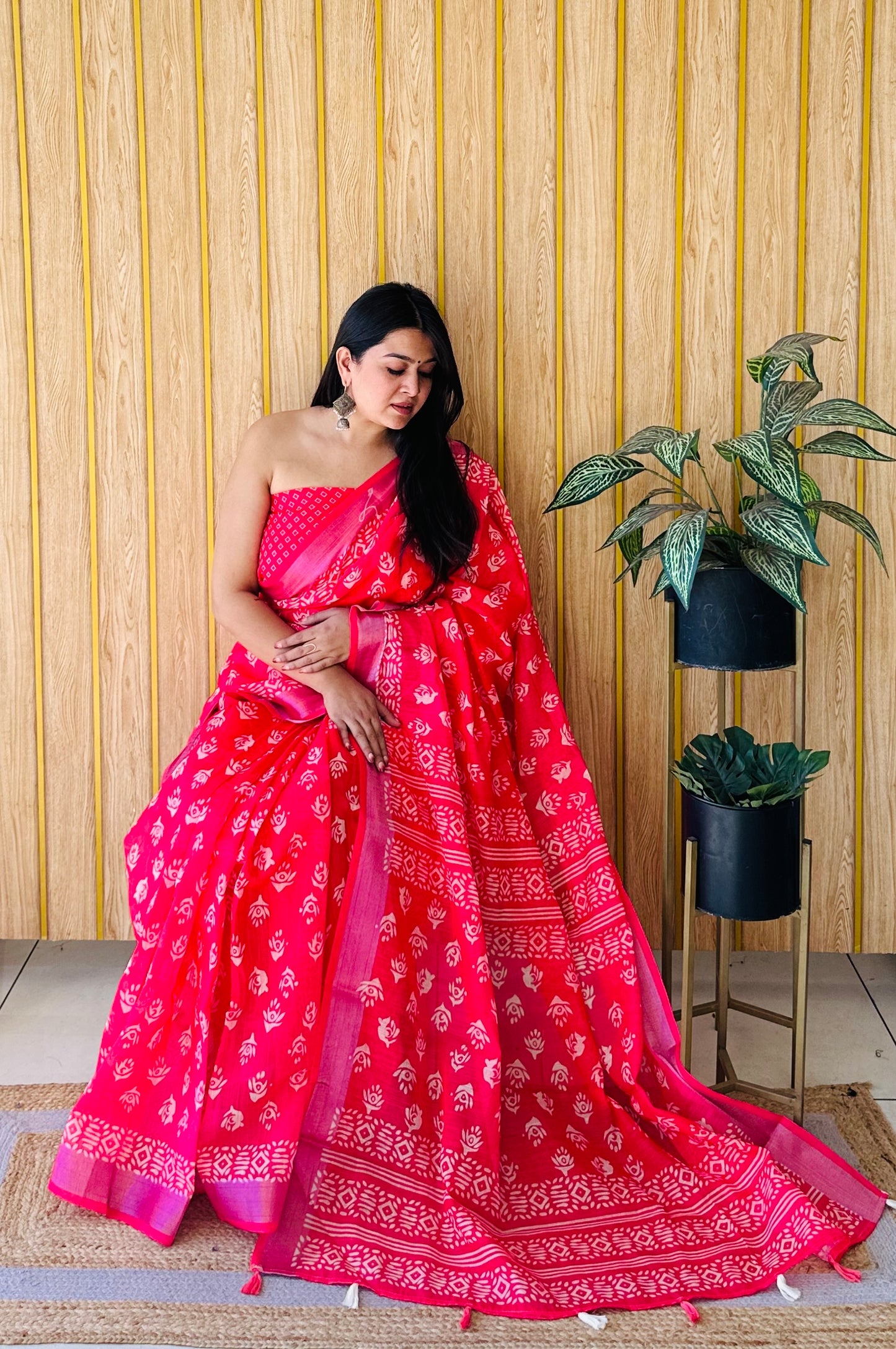 Red Aarya-1 Soft Linen Cotton Digital Print Sarees With Batik Print With Silver Border