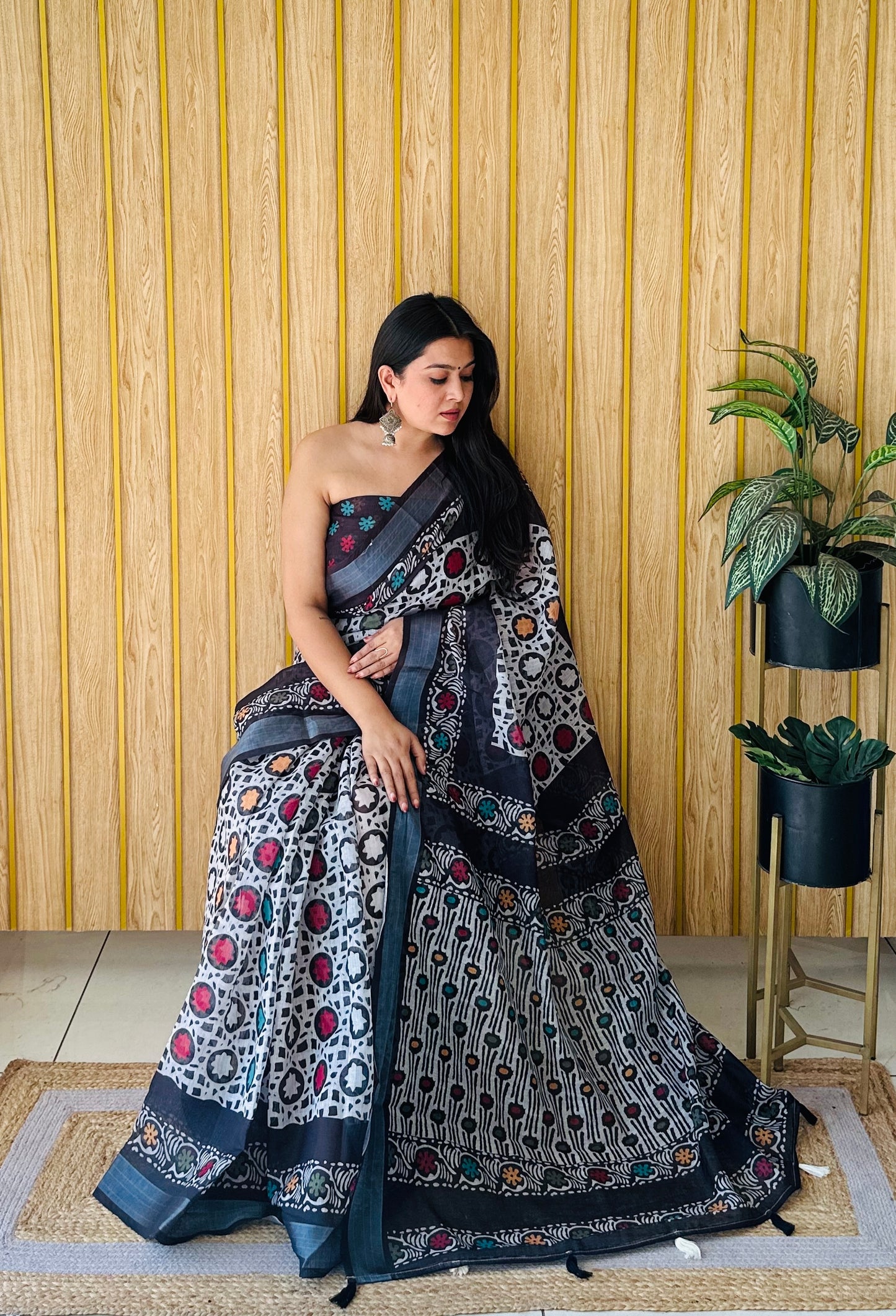 White Shukriya Soft Linen Cotton Digital Print Saree With Batik Print With Silver Border