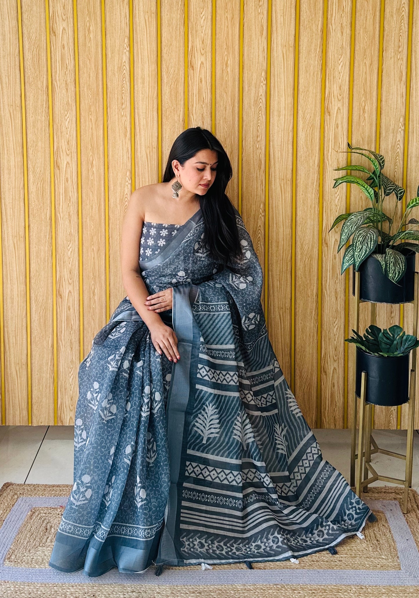 Echo Gray Namrata Soft Linen Cotton Digital Print Sarees With Batik Print With Silver Border