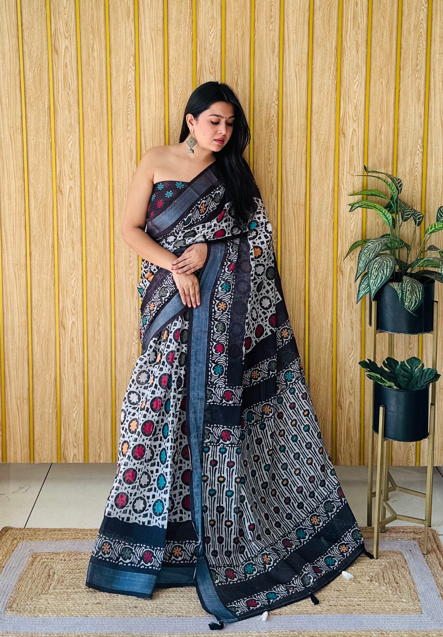 White Shukriya Soft Linen Cotton Digital Print Saree With Batik Print With Silver Border