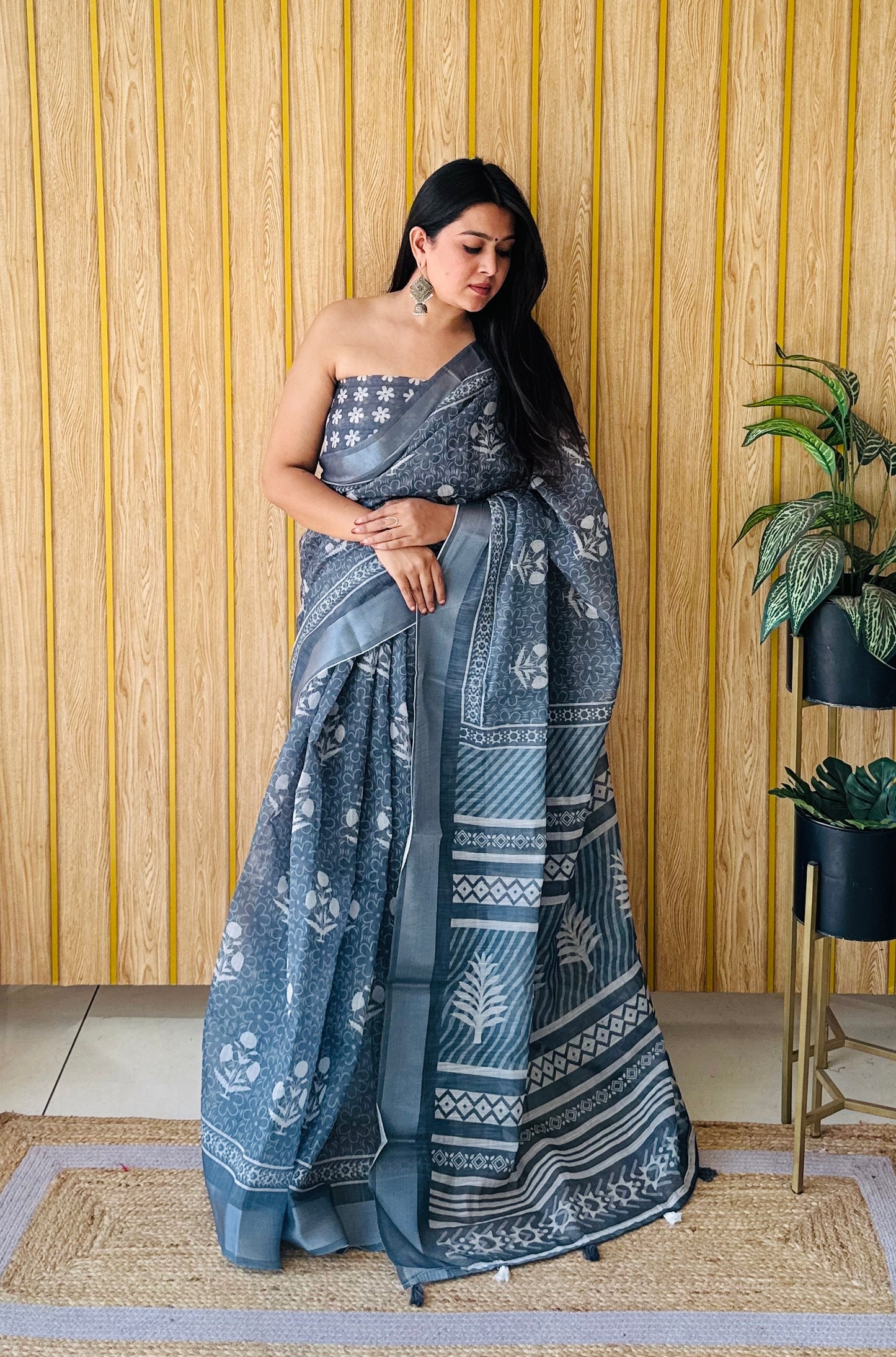 Echo Gray Namrata Soft Linen Cotton Digital Print Sarees With Batik Print With Silver Border
