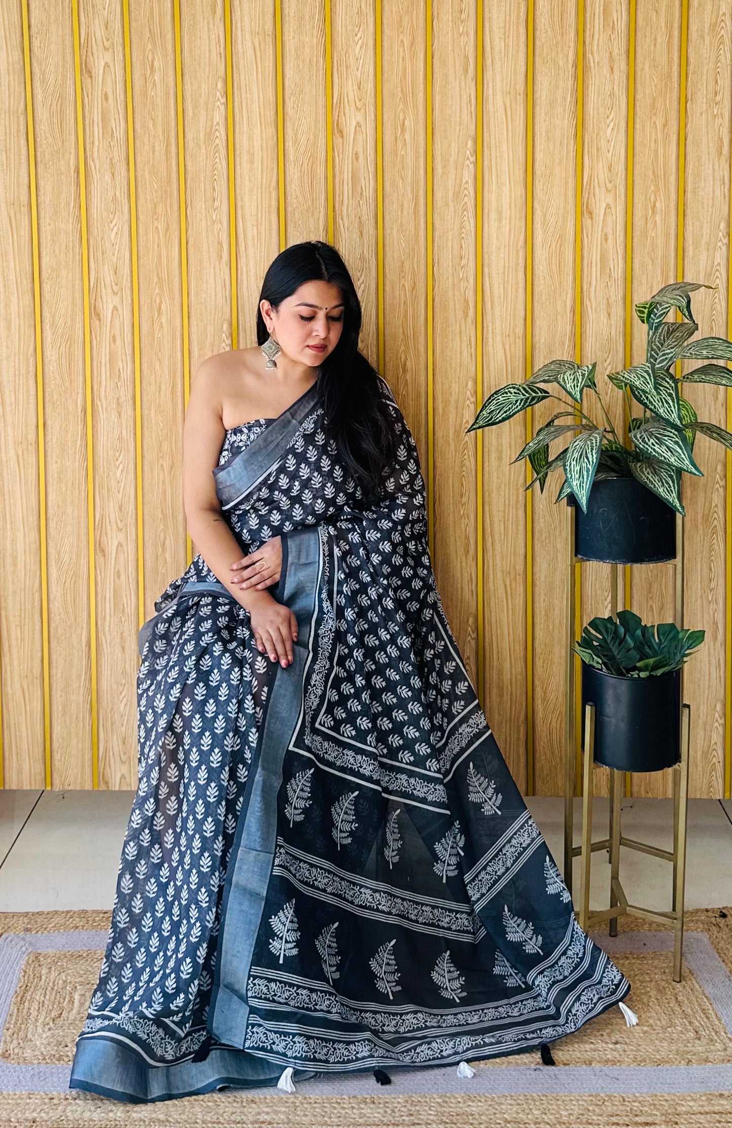 Black Aarya-1 Soft Linen Cotton Digital Print Sarees With Batik Print With Silver Border