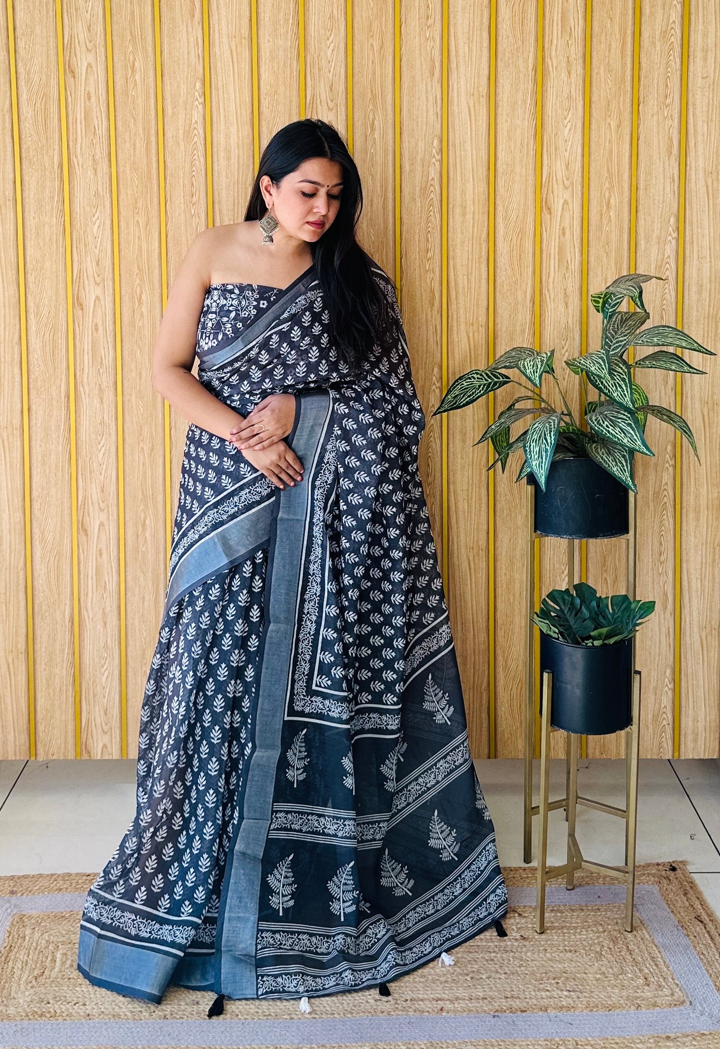 Black Aarya-1 Soft Linen Cotton Digital Print Sarees With Batik Print With Silver Border