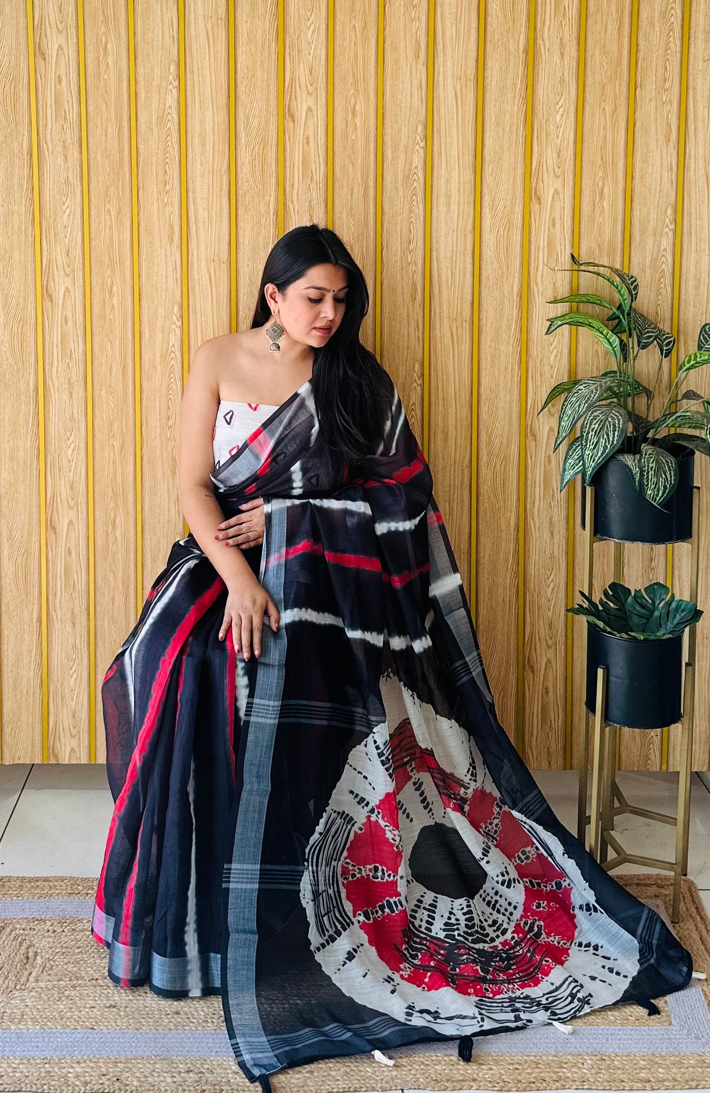 White And Black Namrata Soft Linen Cotton Digital Print Sarees With Batik Print With Silver Border