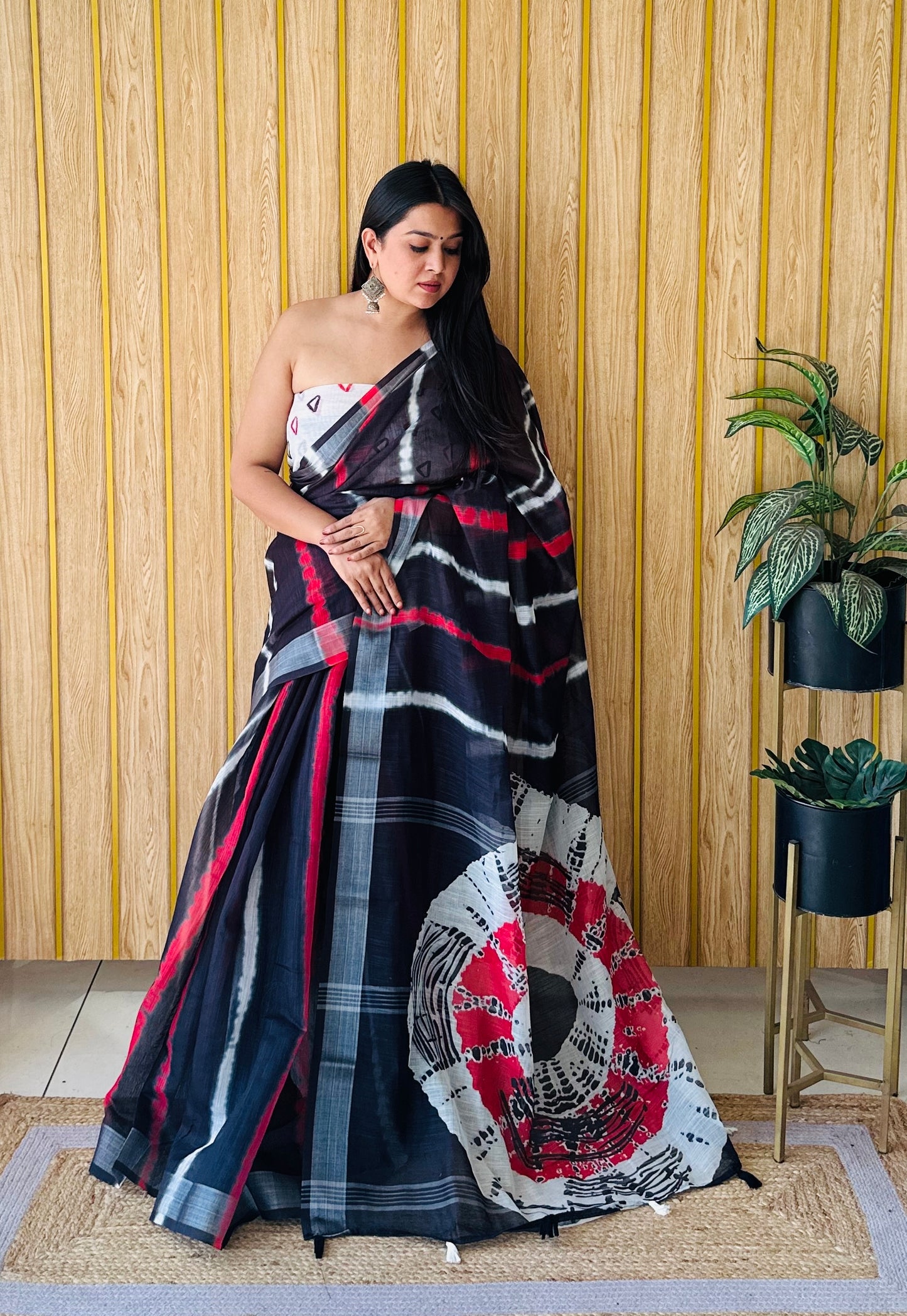 White And Black Namrata Soft Linen Cotton Digital Print Sarees With Batik Print With Silver Border