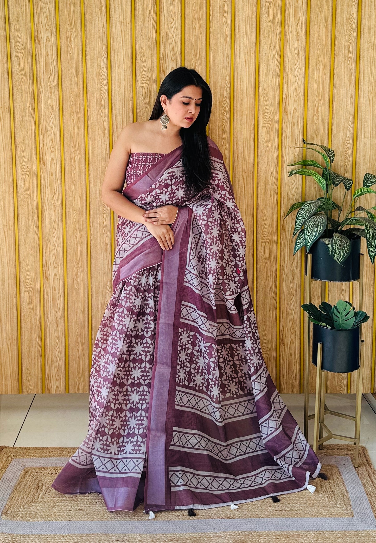 Red Wine Namrata Soft Linen Cotton Digital Print Sarees With Batik Print With Silver Border