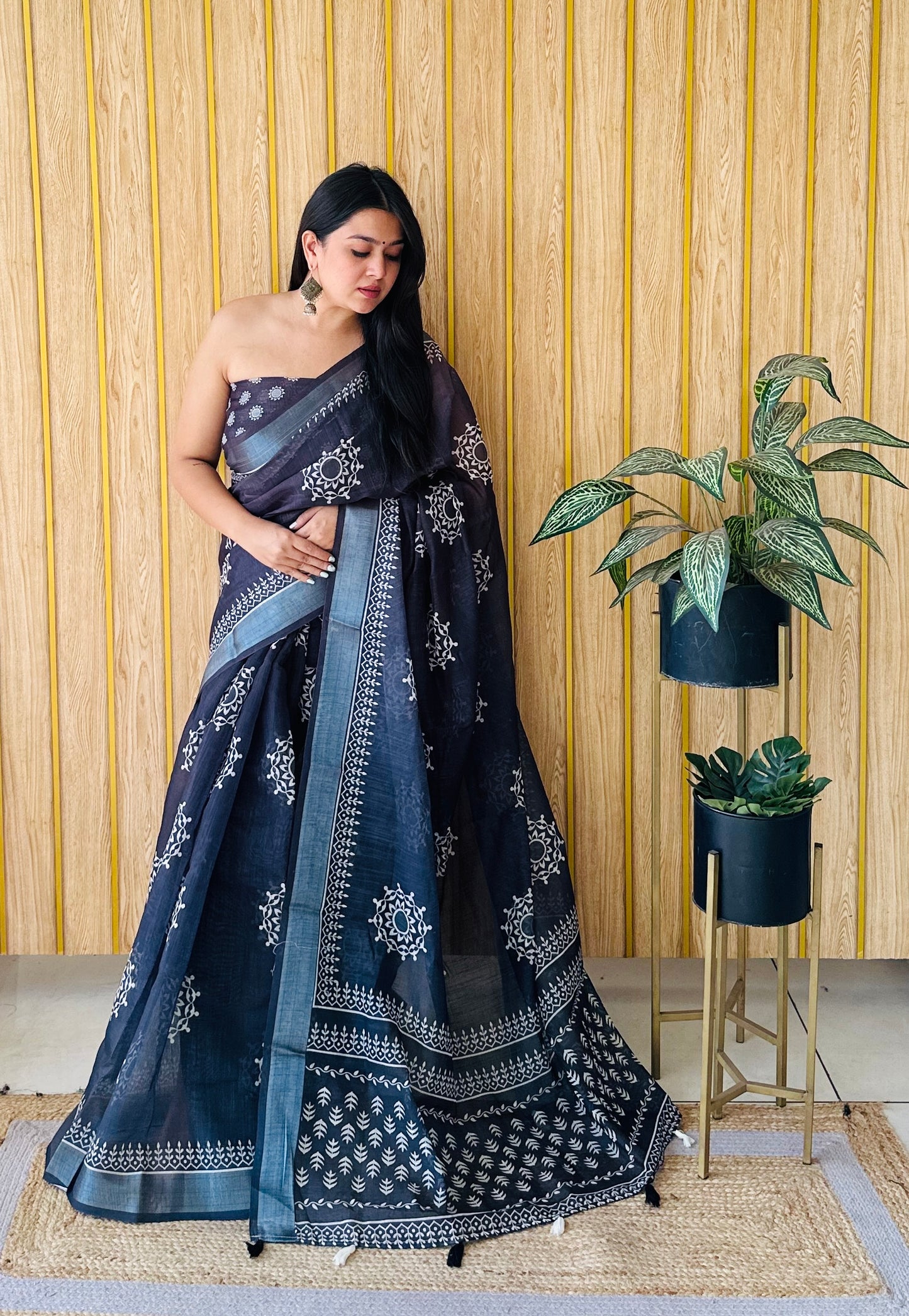 Black Aarya-2 Soft Linen Cotton Digital Print Sarees With Batik Print With Silver Border