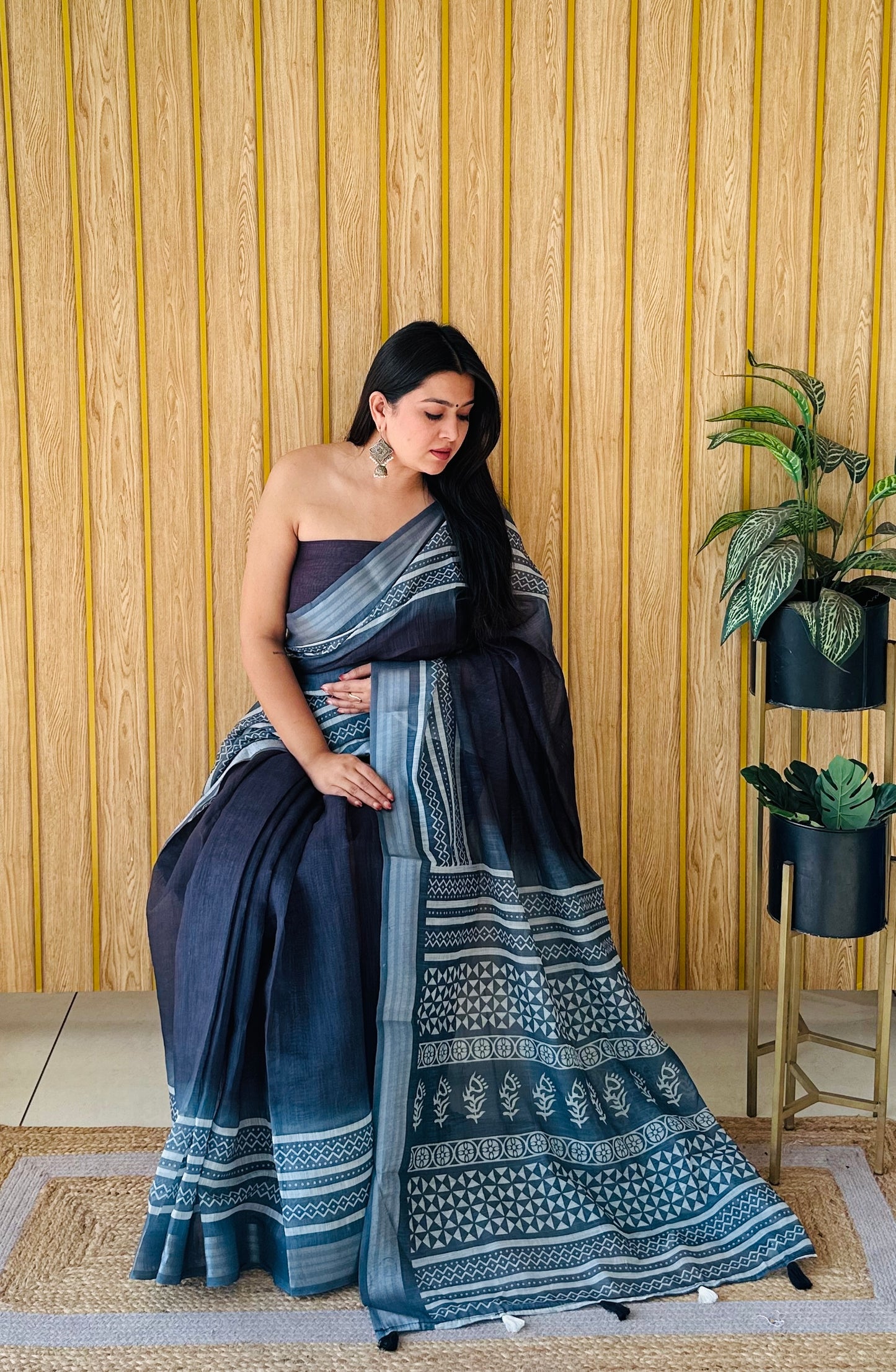 Black And Gray Namrata Soft Linen Cotton Digital Print Sarees With Batik Print With Silver Border