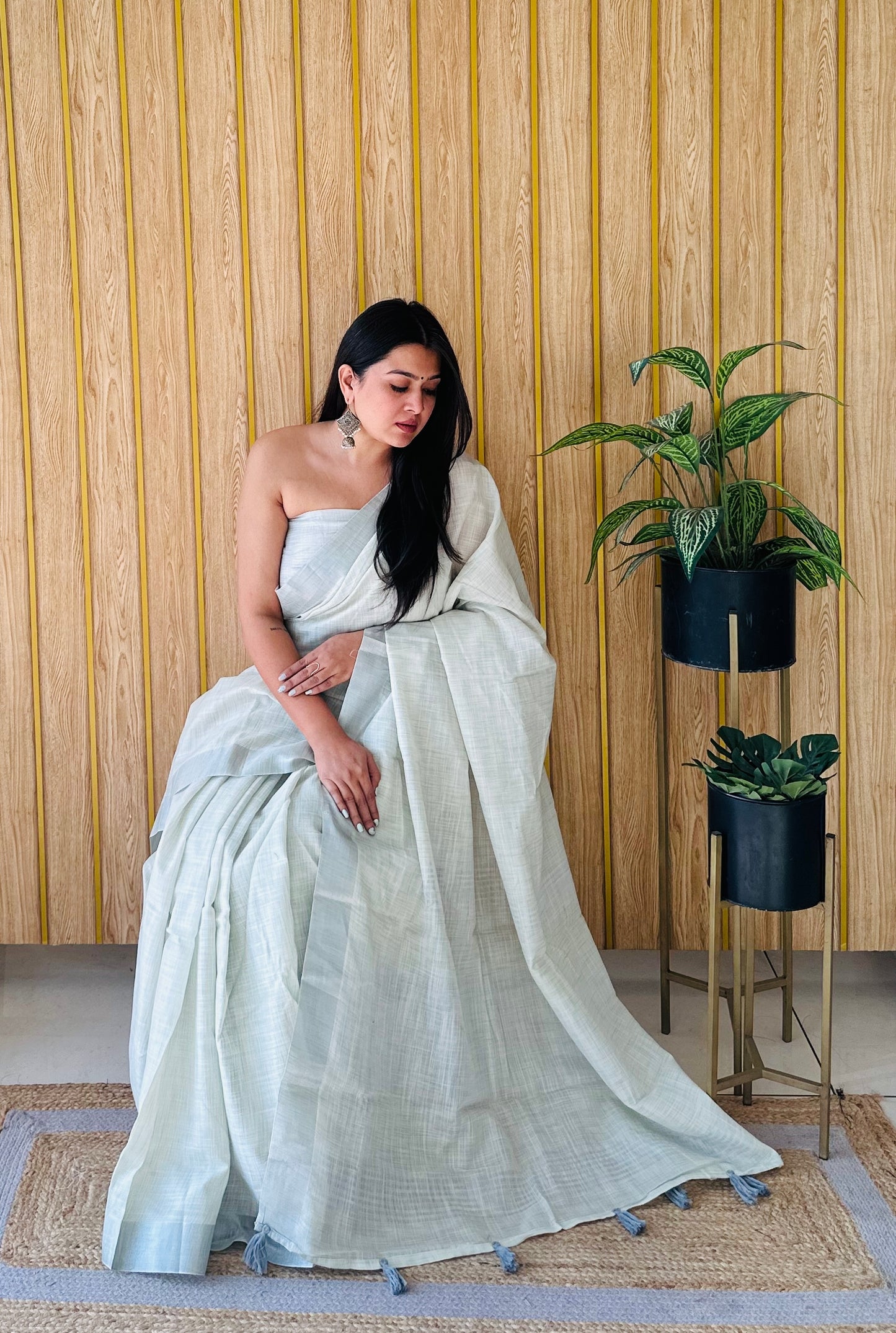 White Griva Beauty Soft Leaf Linen Slub By Cotton Saree With Silver Jari Border And Silver Border Blouse
