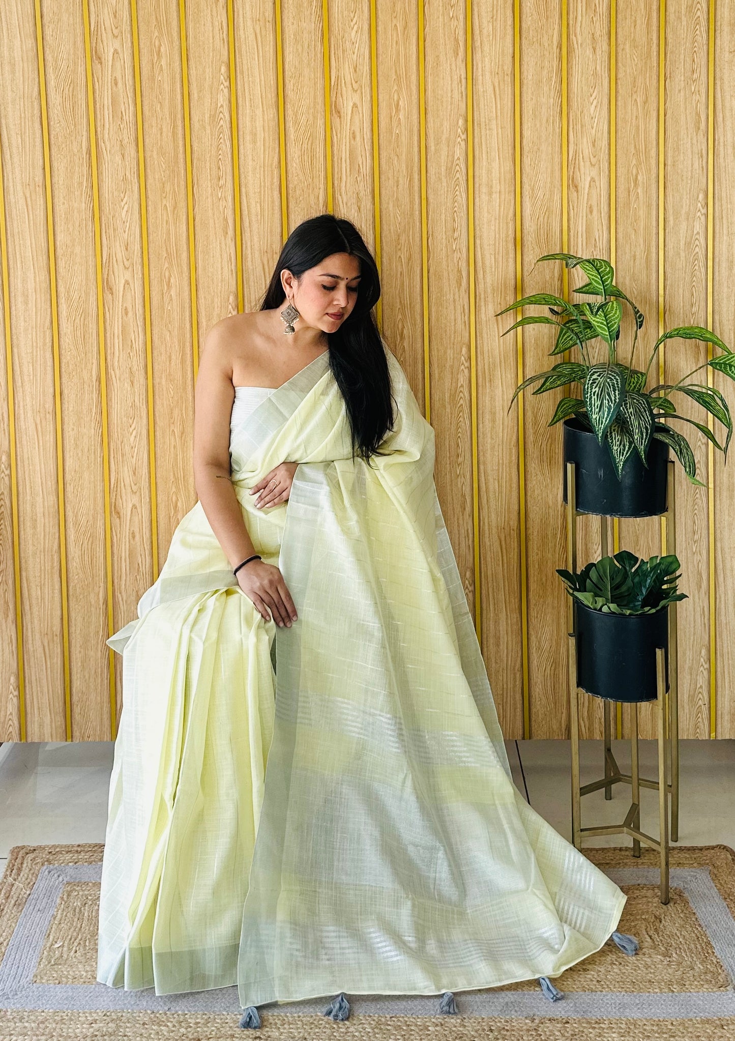 Yellow Sidhdhi Linen Soft And Smooth Sarees With Linning Weaving All Over Saree