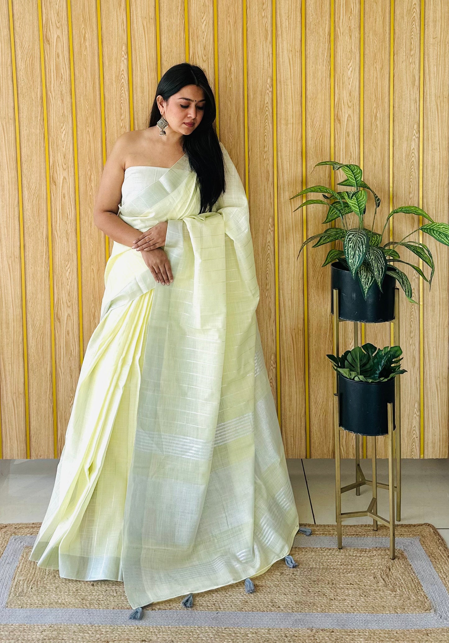 Yellow Sidhdhi Linen Soft And Smooth Sarees With Linning Weaving All Over Saree