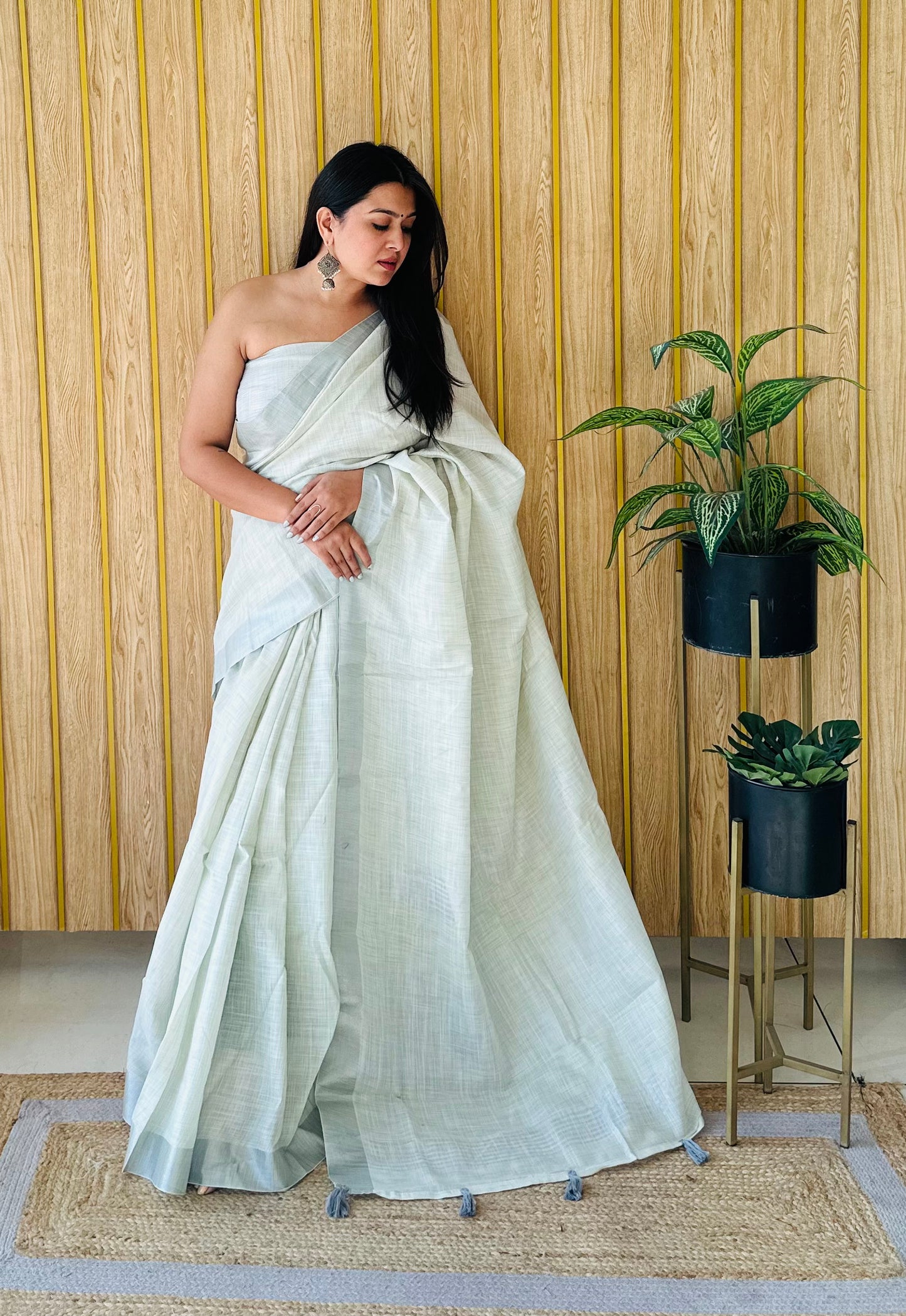 White Griva Beauty Soft Leaf Linen Slub By Cotton Saree With Silver Jari Border And Silver Border Blouse