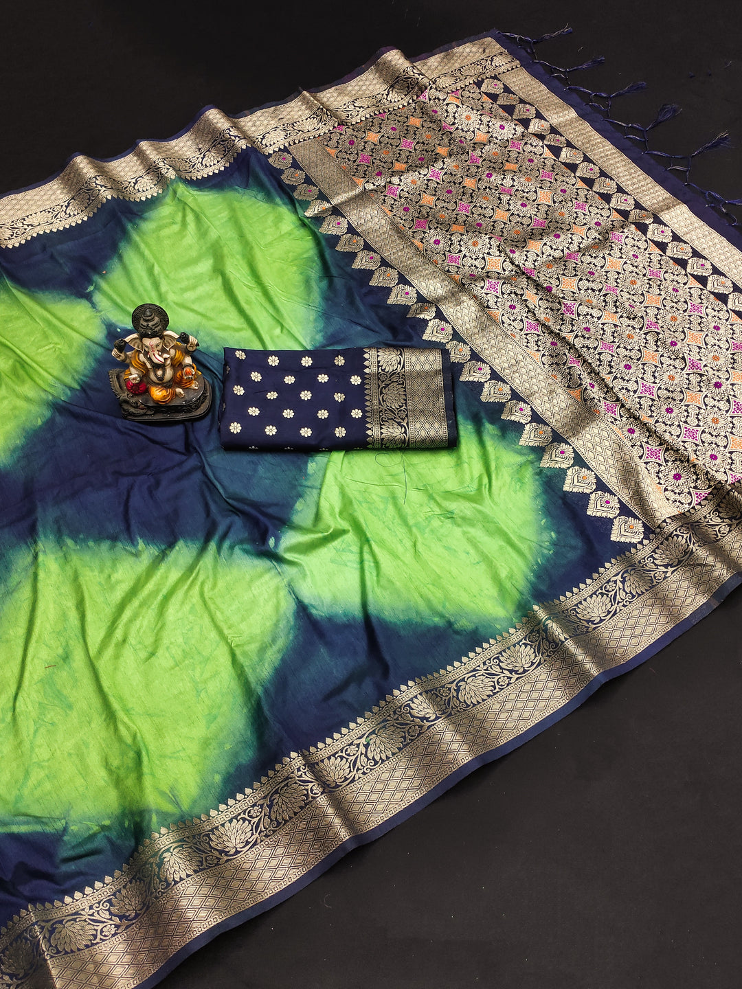 Green Srushti Sibori Print Paithani Silk Sarees With Gold Zari Paithani Border & Contrast Rich Pallu