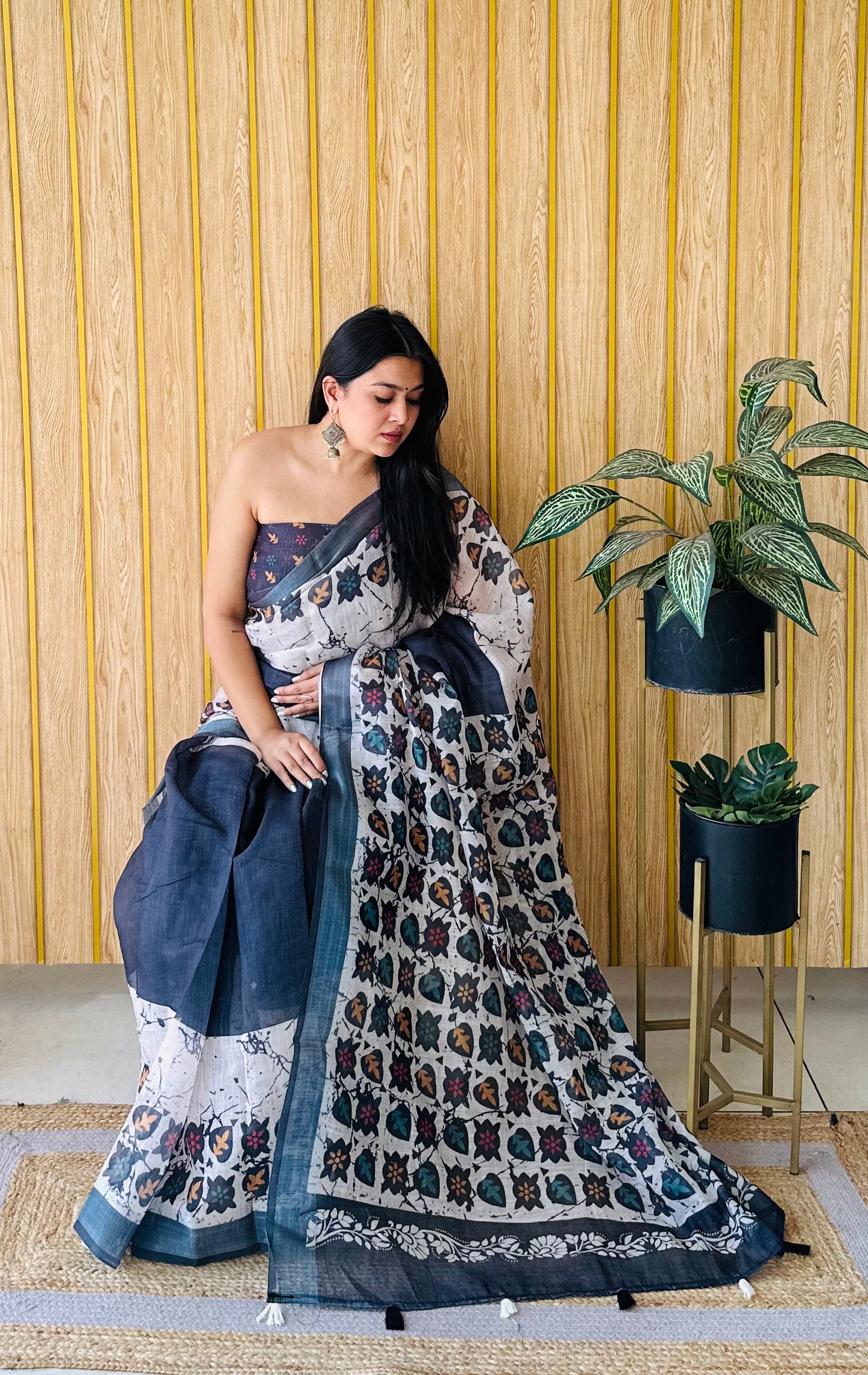 Off White Aarya-2 Soft Linen Cotton Digital Print Sarees With Batik Print With Silver Border