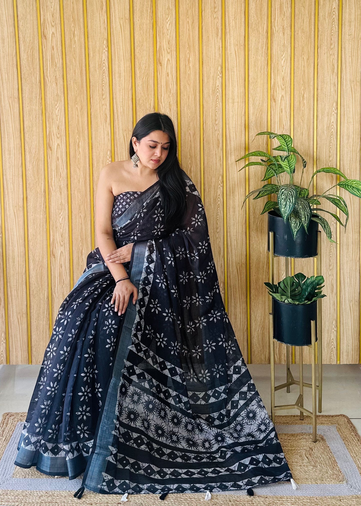 Black Aarya-4 Soft Linen Cotton Digital Print Sarees With Batik Print With Silver Border