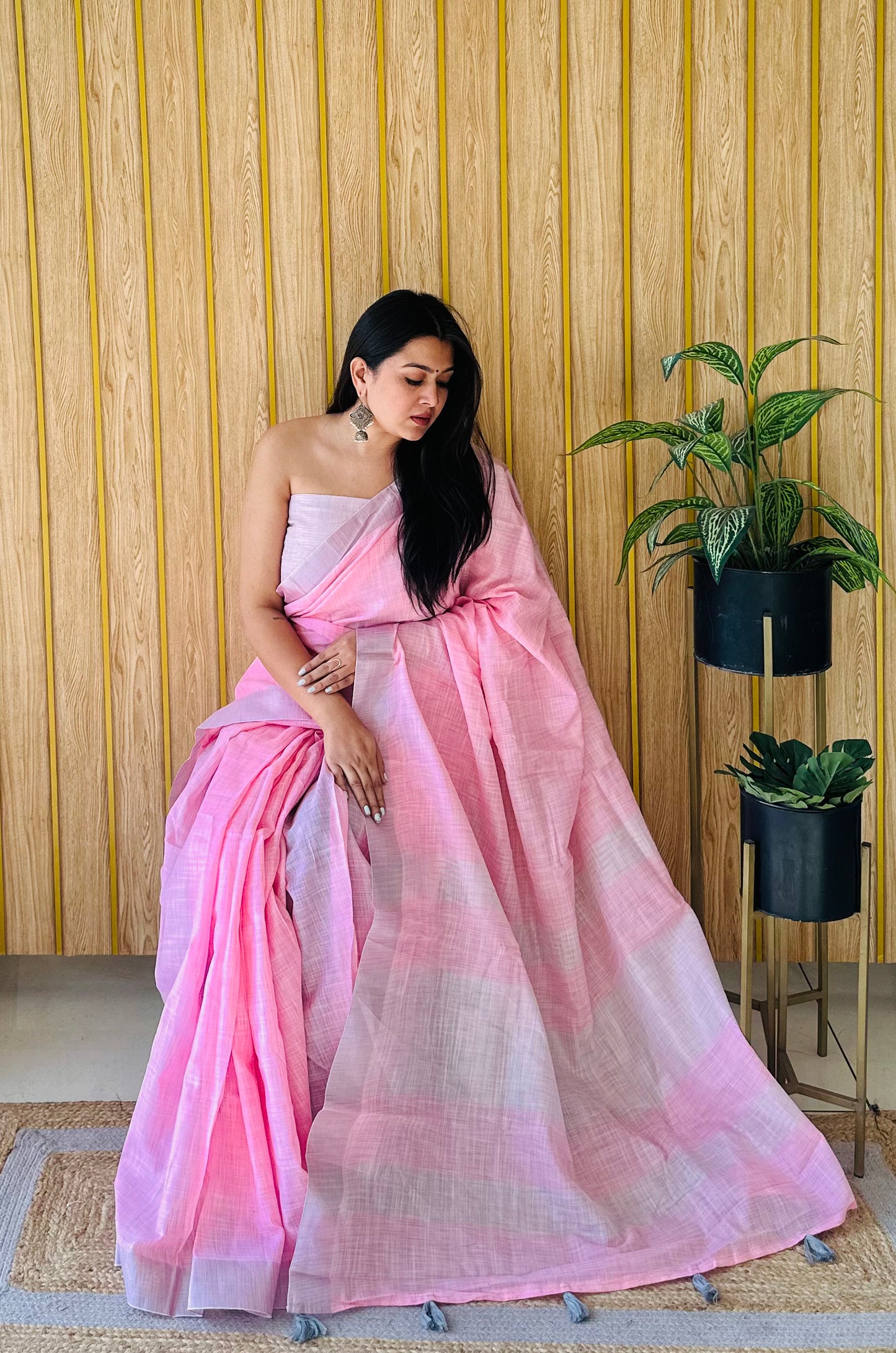 Pink Griva Beauty Soft Leaf Linen Slub By Cotton Saree With Silver Jari Border And Silver Border Blouse