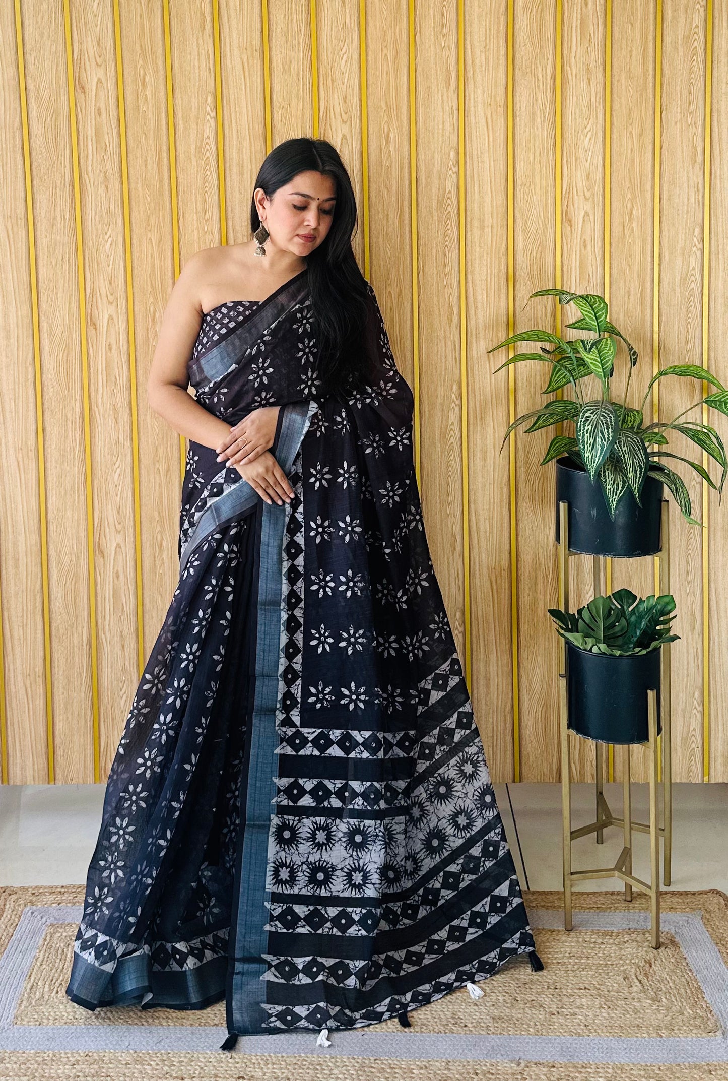Black Aarya-4 Soft Linen Cotton Digital Print Sarees With Batik Print With Silver Border