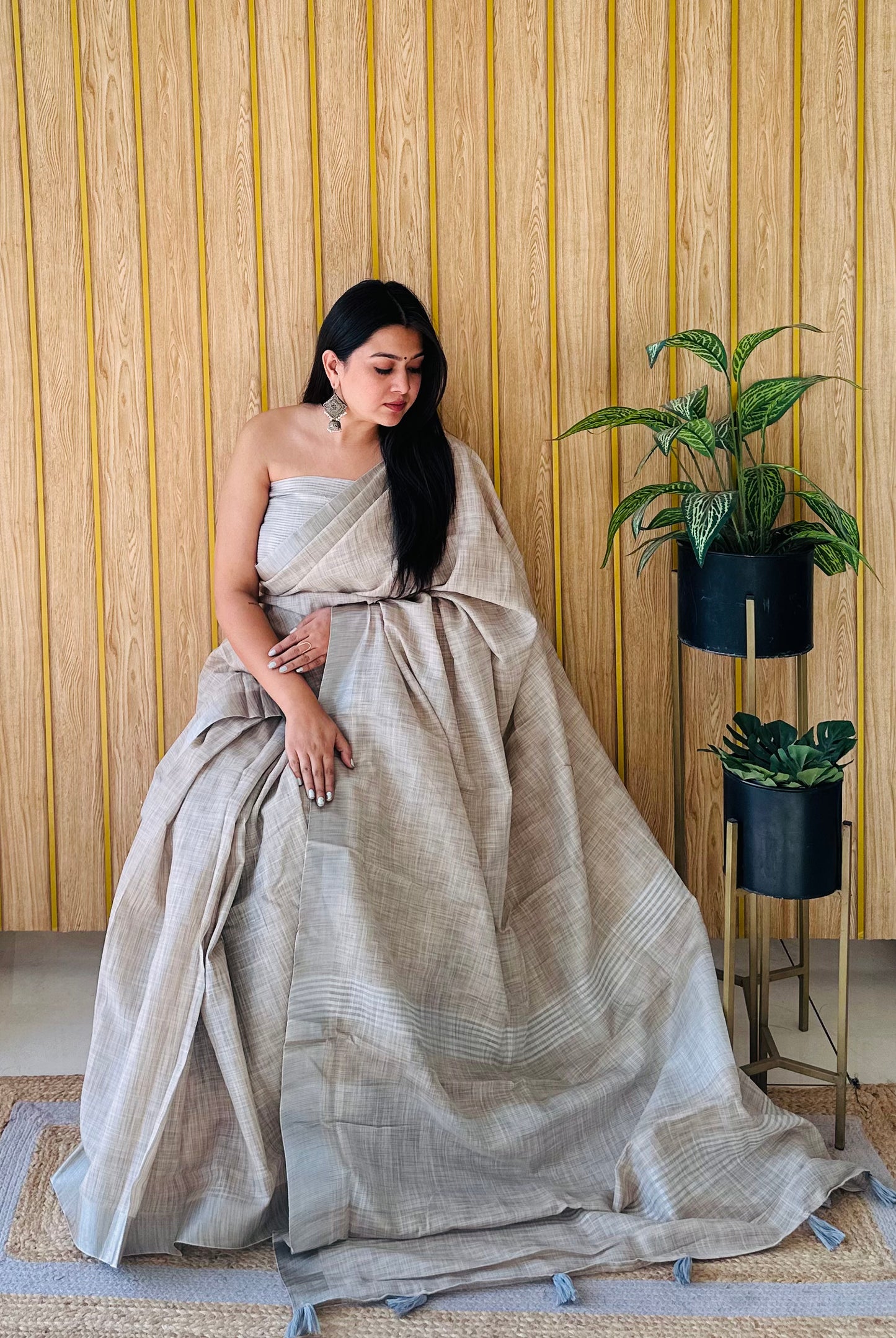 Beige Griva Beauty Soft Leaf Linen Slub By Cotton Saree With Silver Jari Border And Silver Border Blouse