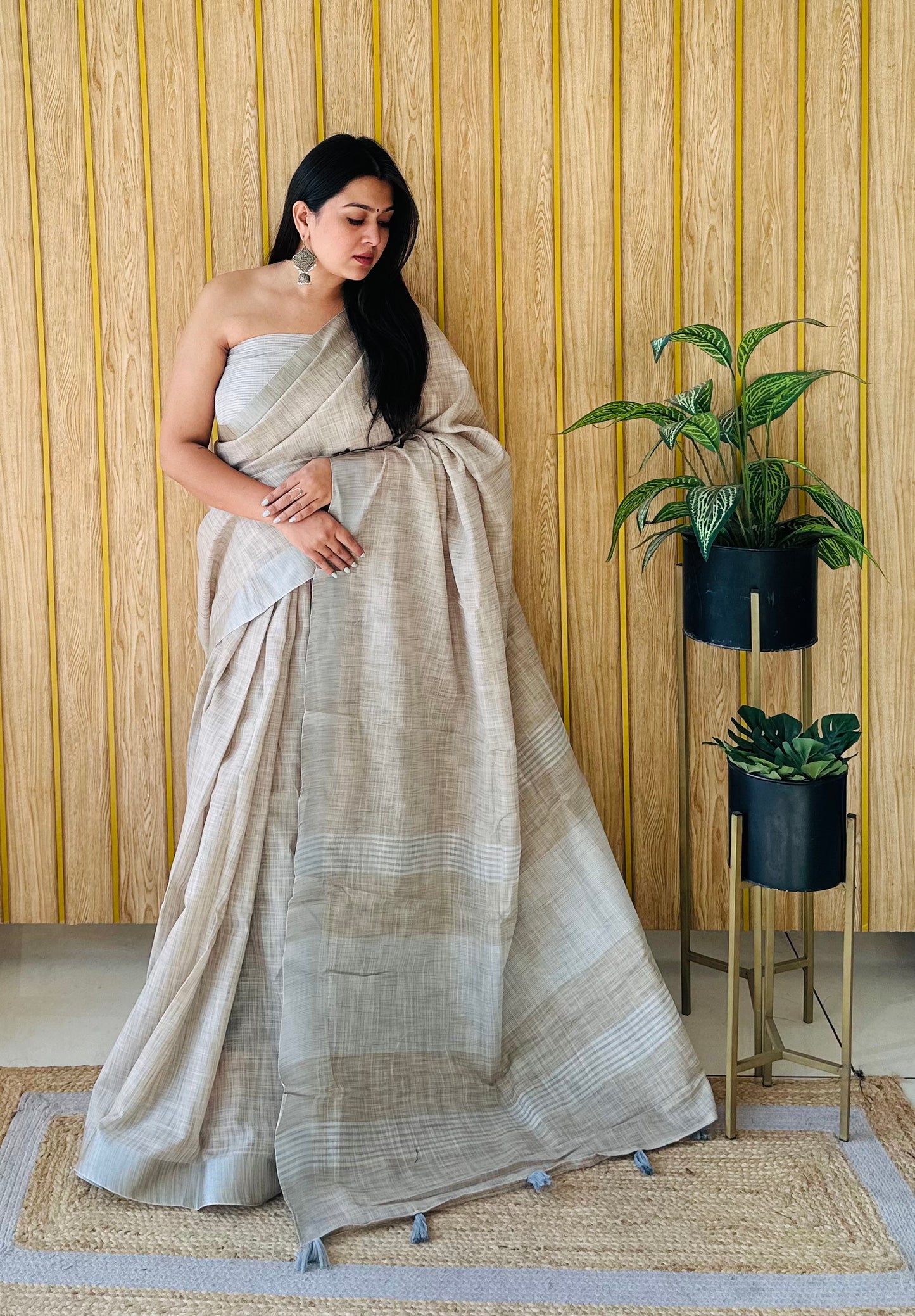 Beige Griva Beauty Soft Leaf Linen Slub By Cotton Saree With Silver Jari Border And Silver Border Blouse