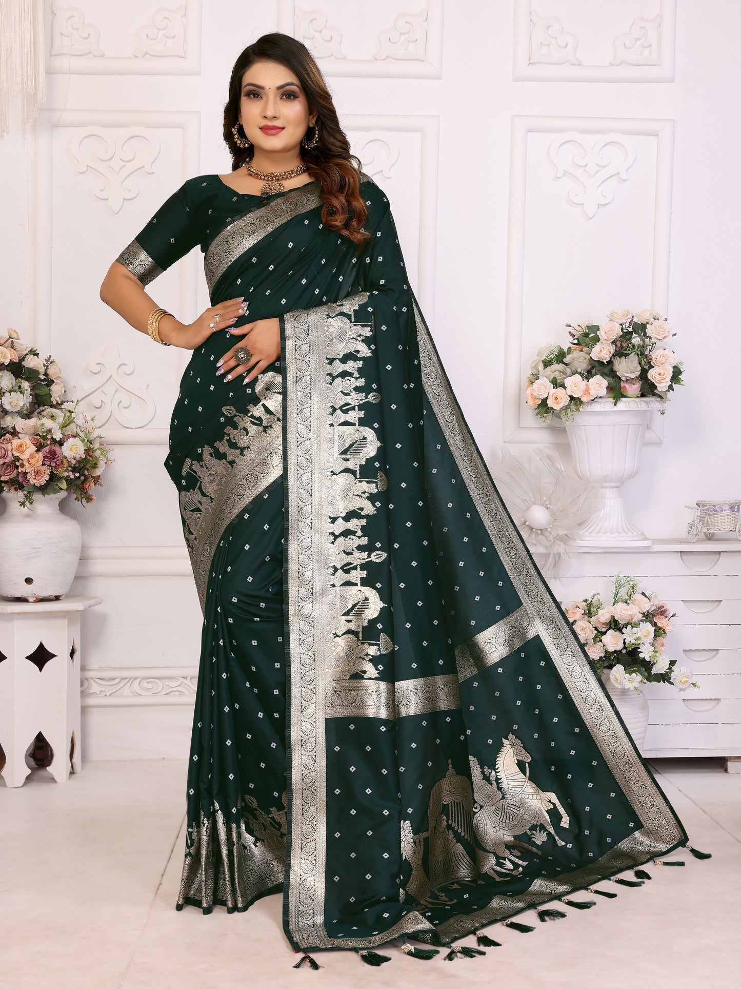 Green Heena summer kochi silk saree with beautiful Bandhej weaving work soft comfy....