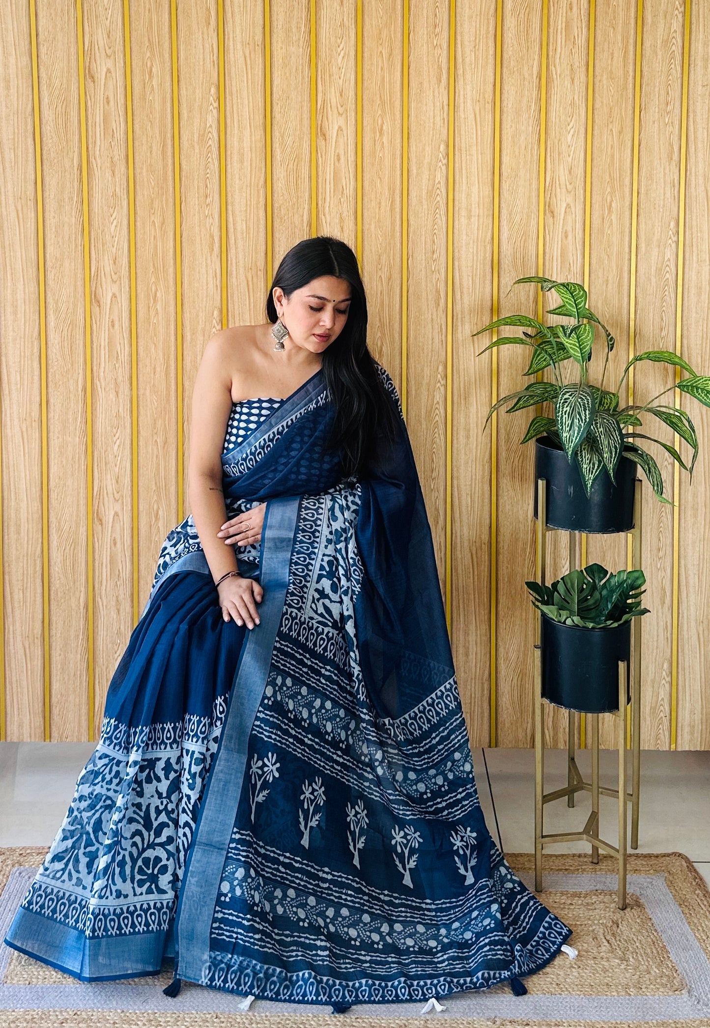 Royal Blue Aarya-4 Soft Linen Cotton Digital Print Sarees With Batik Print With Silver Border