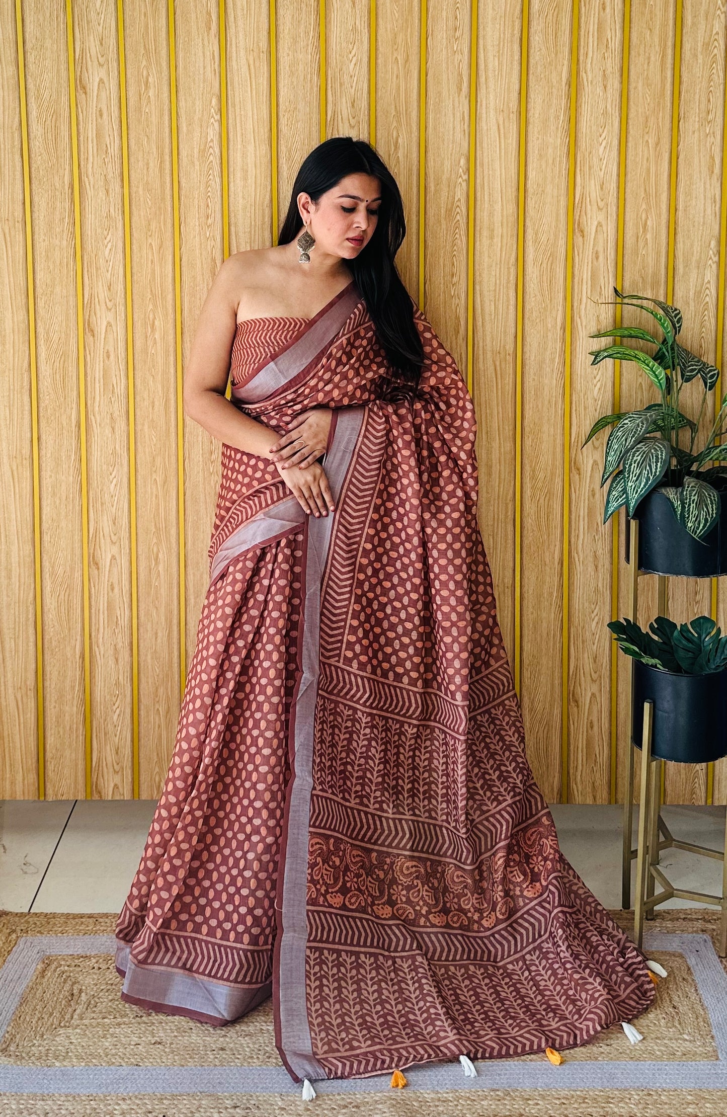 Brown Shukriya Soft Linen Cotton Digital Print Saree With Batik Print With Silver Border
