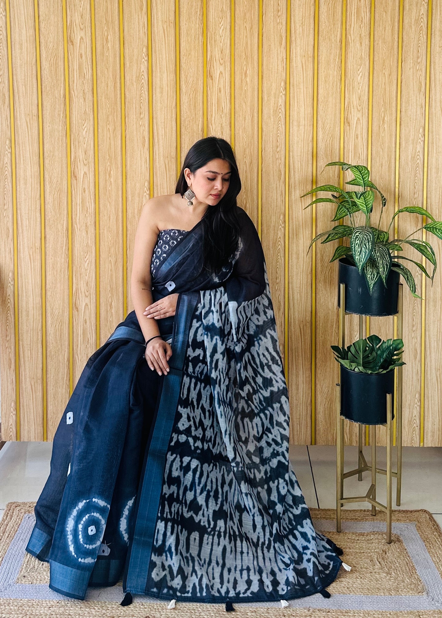Black And White Aarya-4 Soft Linen Cotton Digital Print Sarees With Batik Print With Silver Border