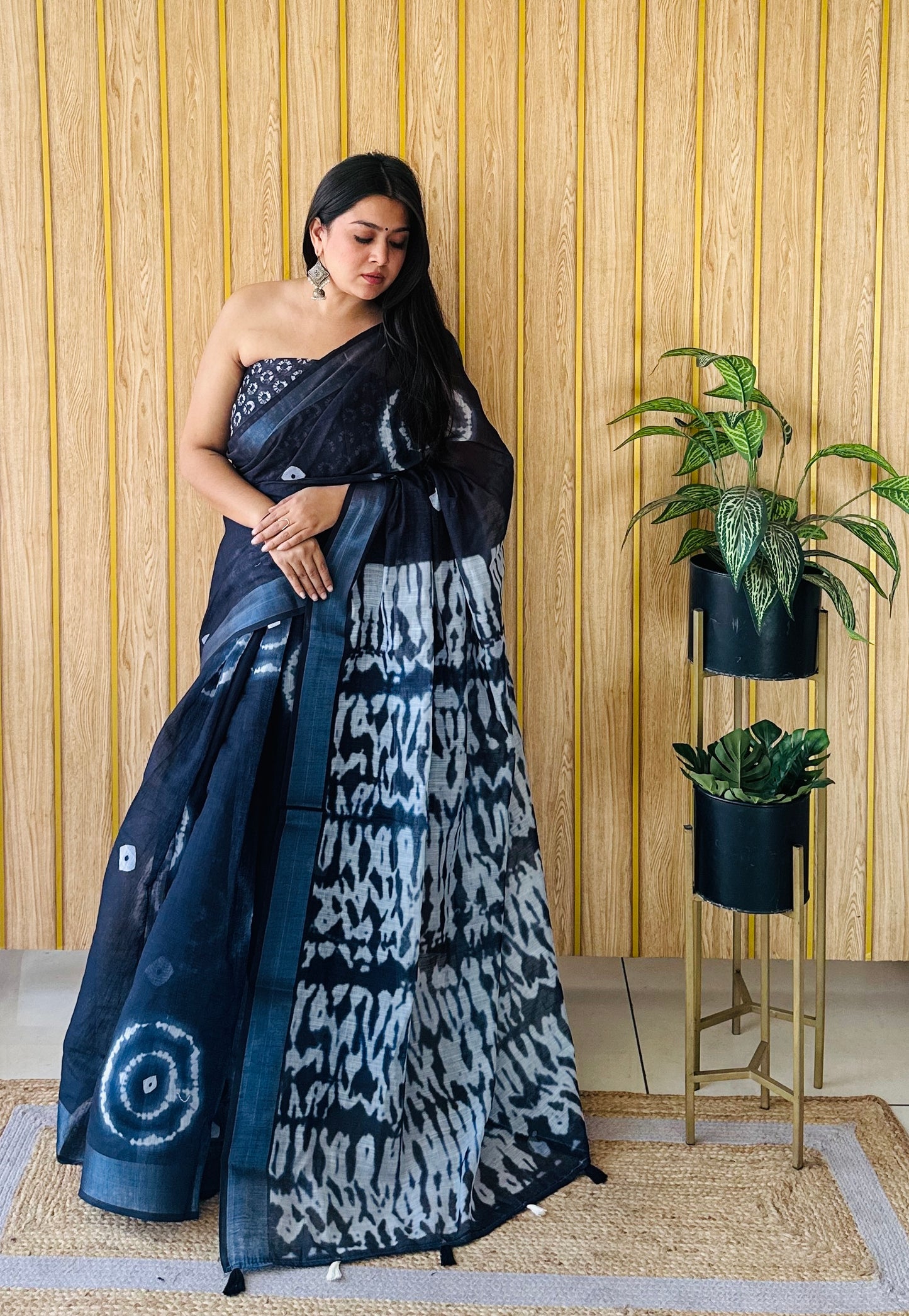 Black And White Aarya-4 Soft Linen Cotton Digital Print Sarees With Batik Print With Silver Border