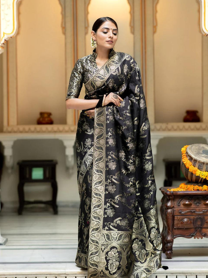Black Color Kanjivaram silk saree Jari Work With Blouse Piece