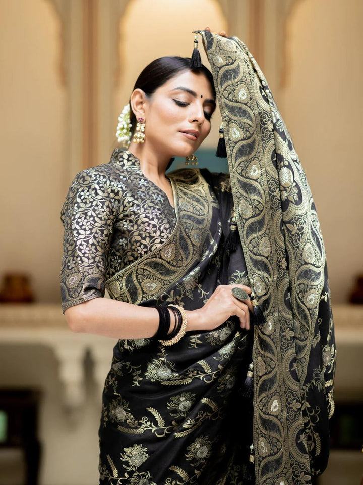 Black Color Kanjivaram silk saree Jari Work With Blouse Piece