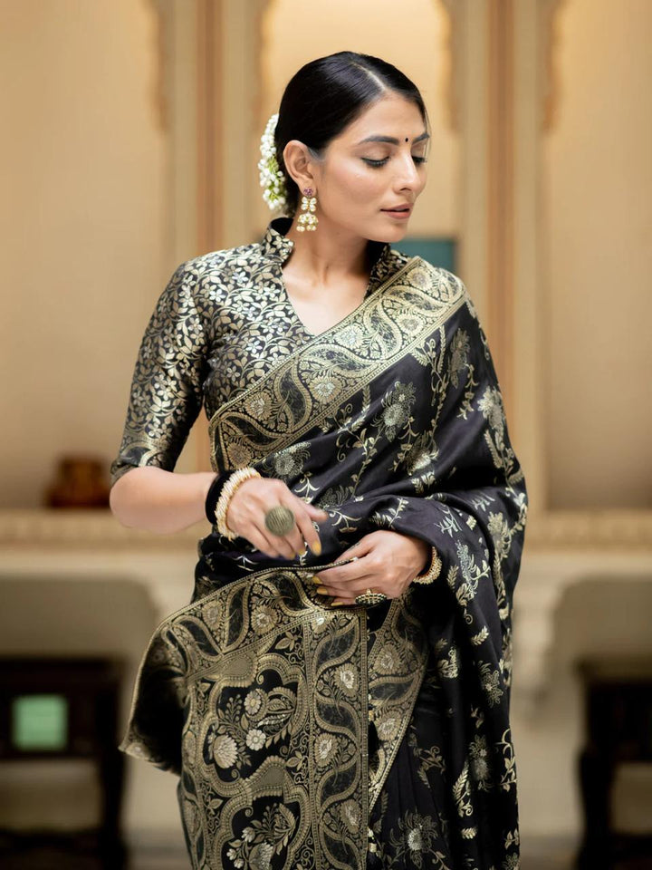 Black Color Kanjivaram silk saree Jari Work With Blouse Piece