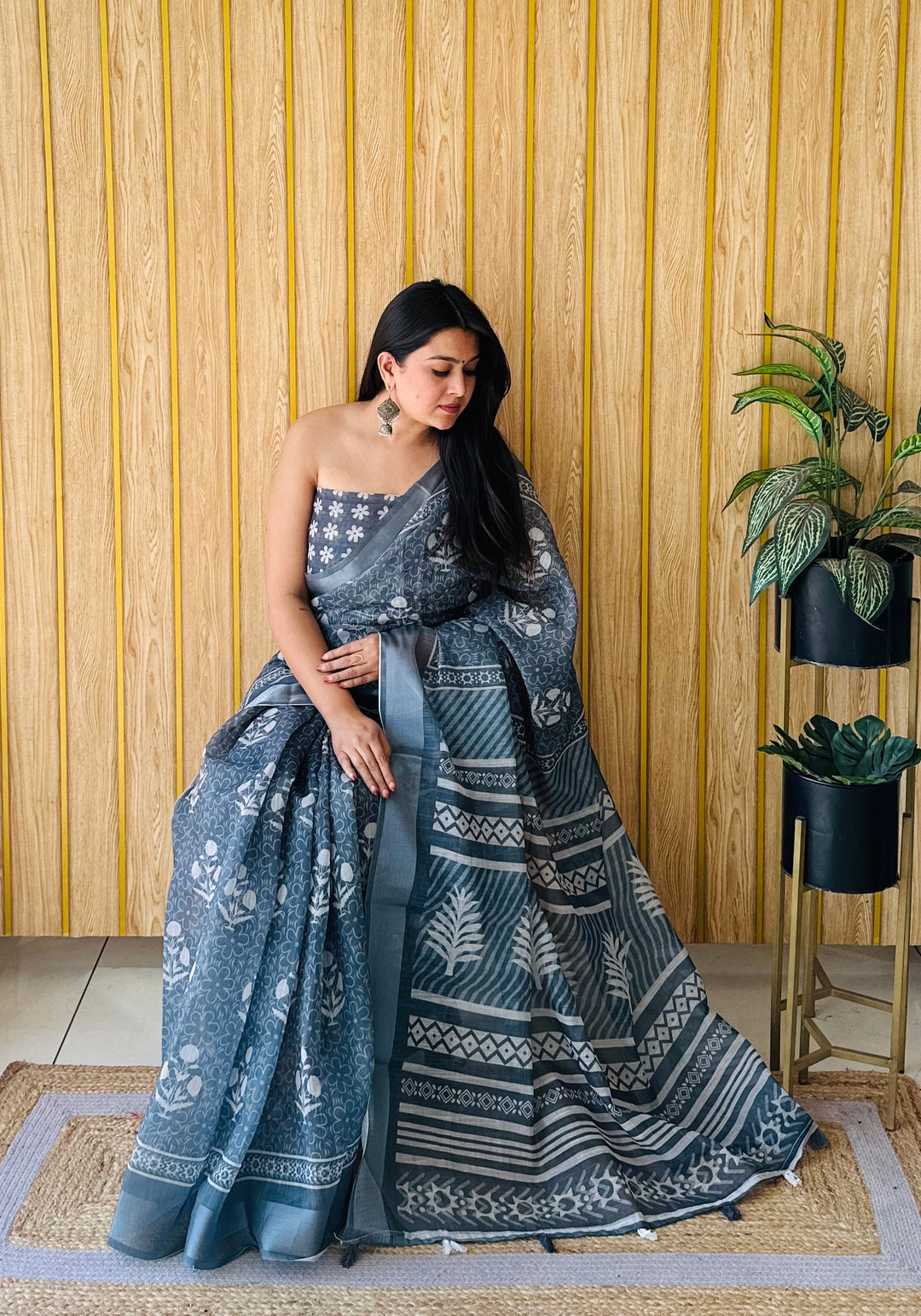 Echo Gray Namrata Soft Linen Cotton Digital Print Sarees With Batik Print With Silver Border