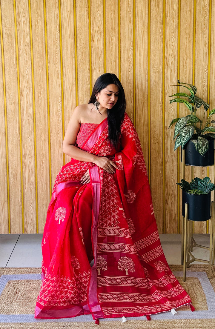 Red Sampurna Soft Linen Cotton Digital Print Saree With Batik Print With Silver Border
