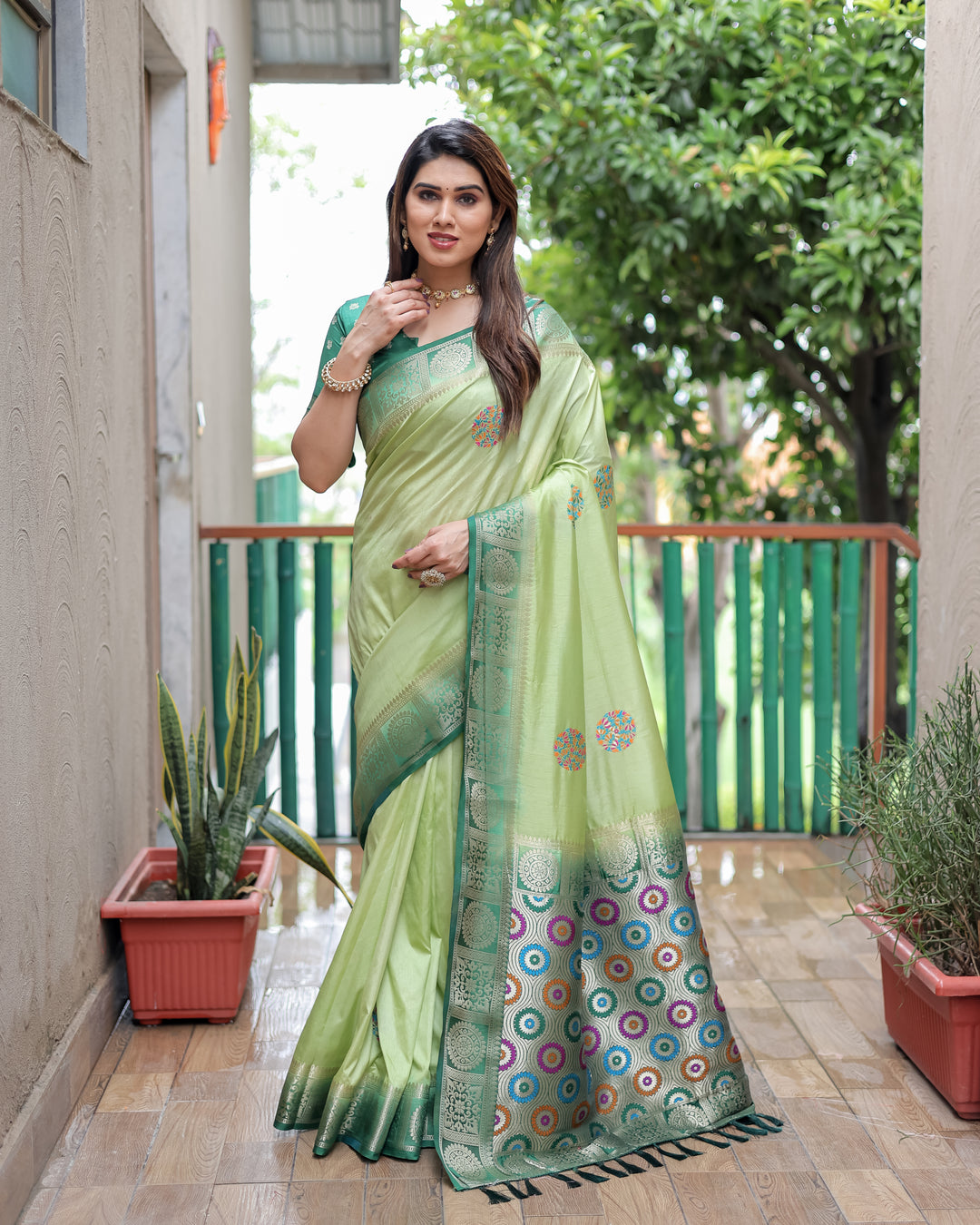 Green Kamlika Dola Silk With Unique Butta And Contrast Border & Rich Pallu