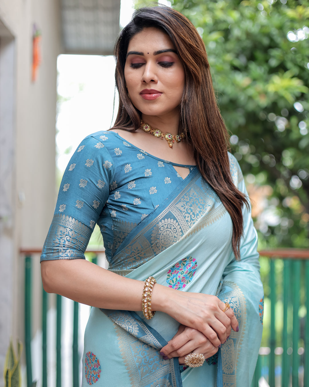Sky Kamlika Dola Silk With Unique Butta And Contrast Border & Rich Pallu