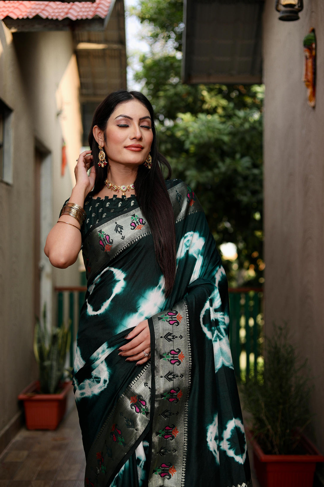 Green Vatika Sibori Print Paithani Silk Sarees With Gold Zari Paithani Border & Contrast Rich Pallu