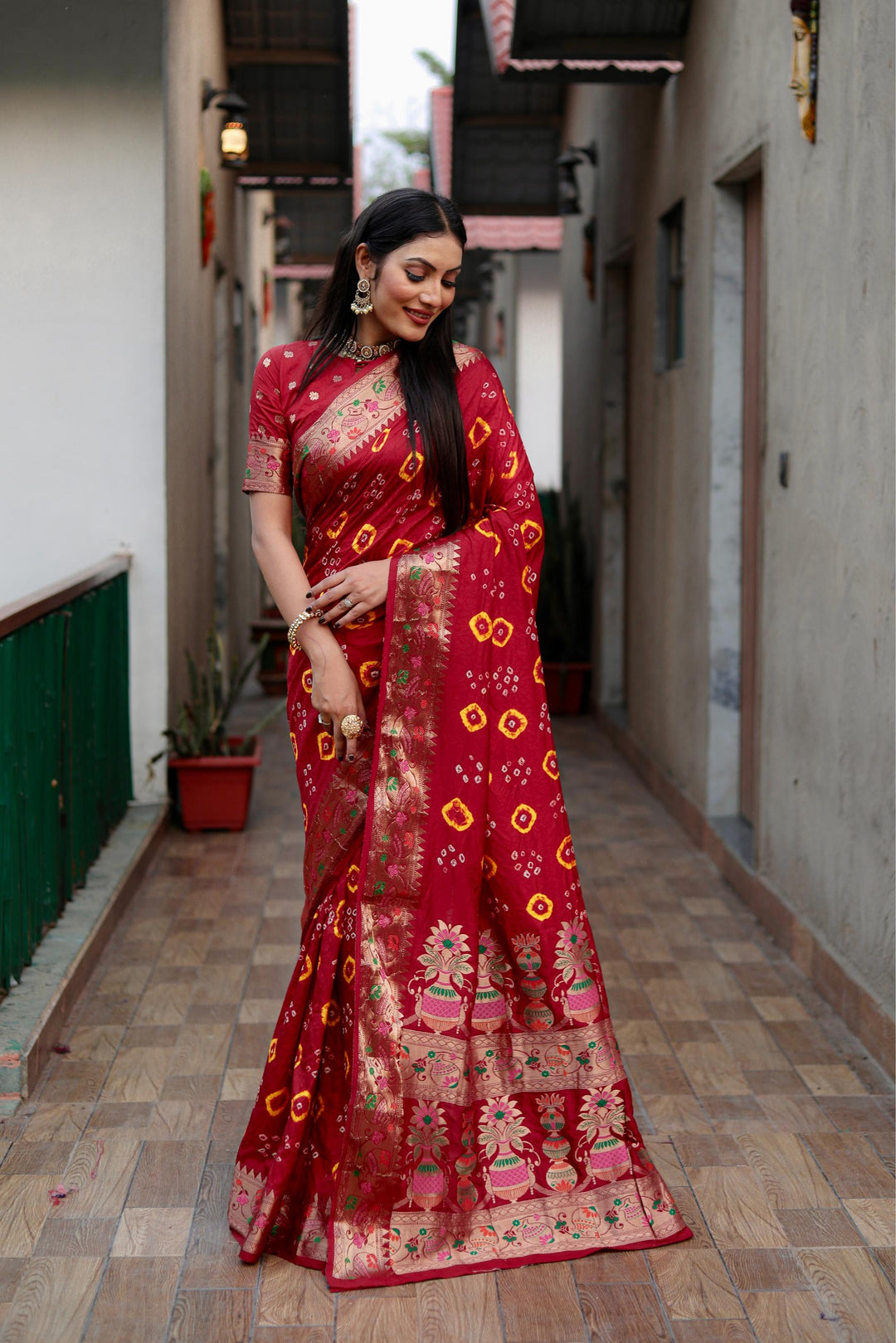 Red Kalash Pure Bandhej Silk Saree With Matka Border Zari Weaving Rich Pallu