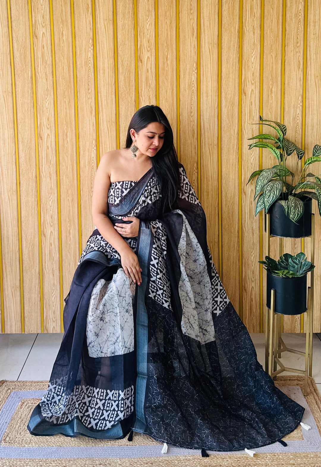 White-Black Sampurna Soft Linen Cotton Digital Print Saree With Batik Print With Silver Border