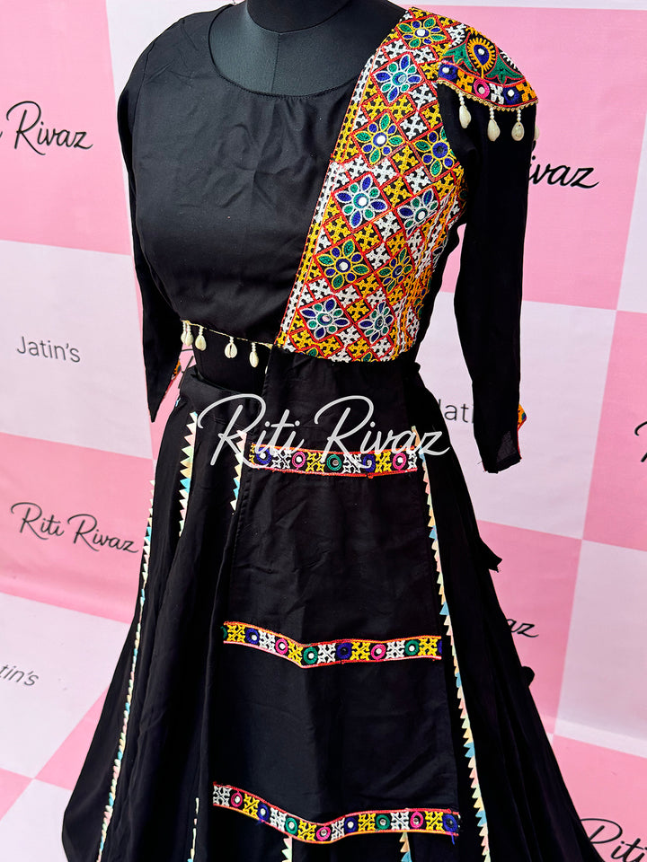Black color Navratri special Gamthi and kodi work lehenga choli, Navratri Lehenga, Navratri Choli, Navratri Outfit, Navratri Collection