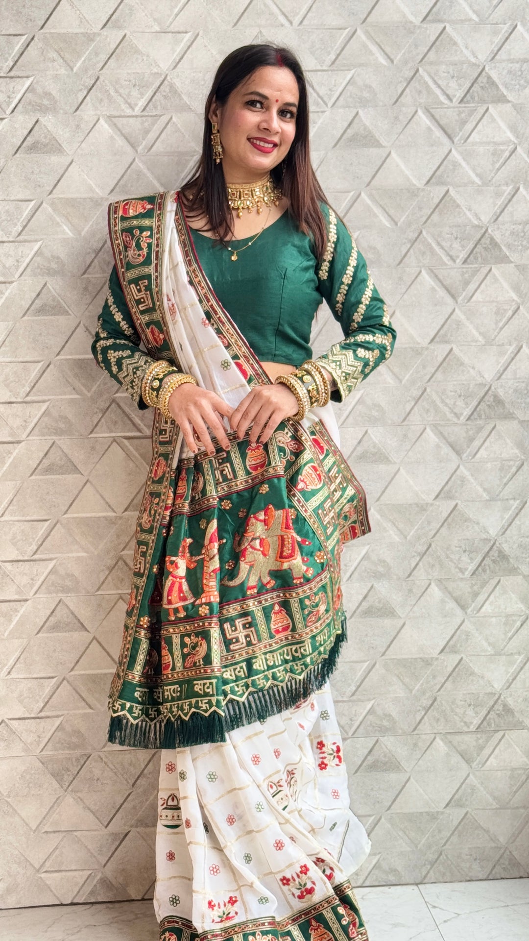 White Green Colour Khushboo Sharma Embroiderd Panter Patola Saree For Special Occasion