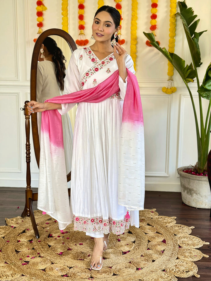 White Color Viscose Chanderi Embroidery Kurta with Pant And Dupatta Sets