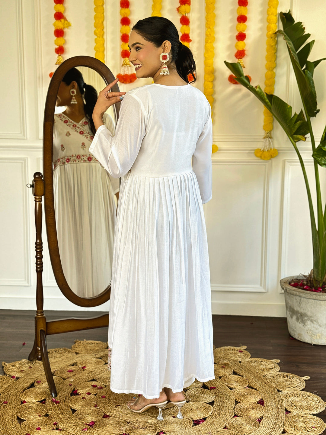 White Color Viscose Chanderi Embroidery Kurta with Pant And Dupatta Sets