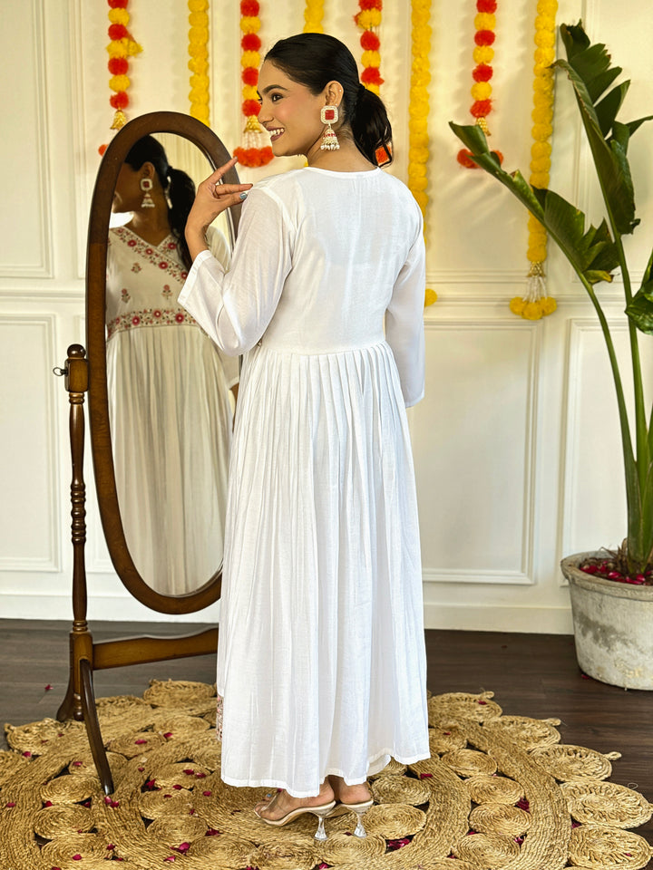 White Color Viscose Chanderi Embroidery Kurta with Pant And Dupatta Sets