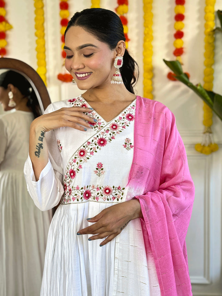 White Color Viscose Chanderi Embroidery Kurta with Pant And Dupatta Sets