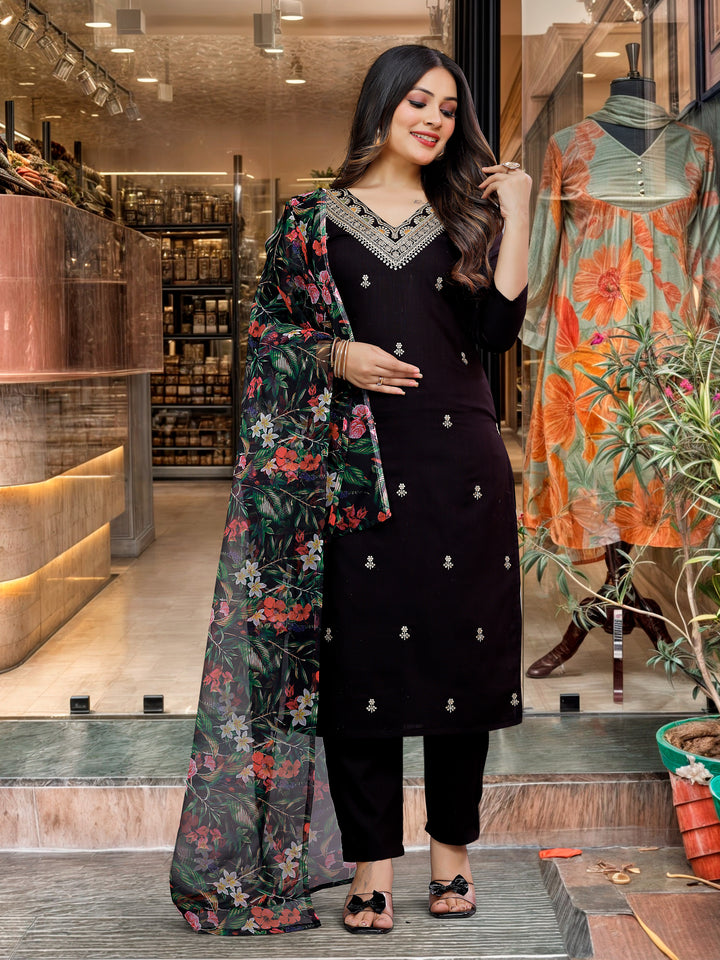 Black Color Viscose Slub Kurti Embroidery With Pant And Dupatta Set