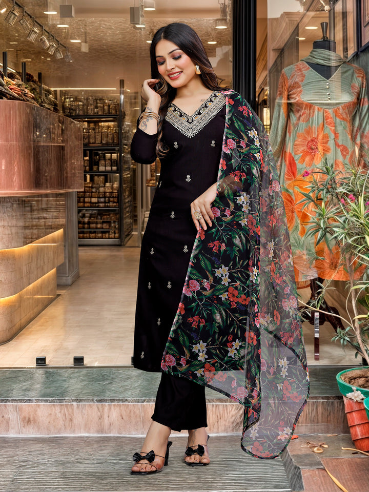 Black Color Viscose Slub Kurti Embroidery With Pant And Dupatta Set