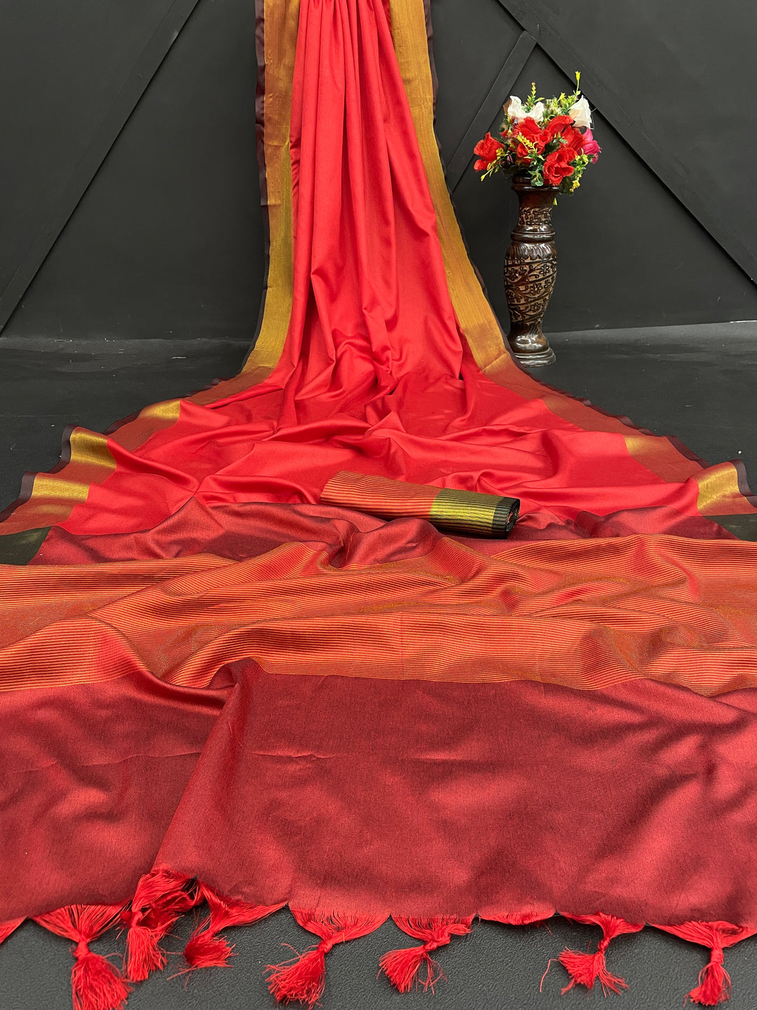 Red Color Cotton Linen Saree With Unstitched Blouse Piece